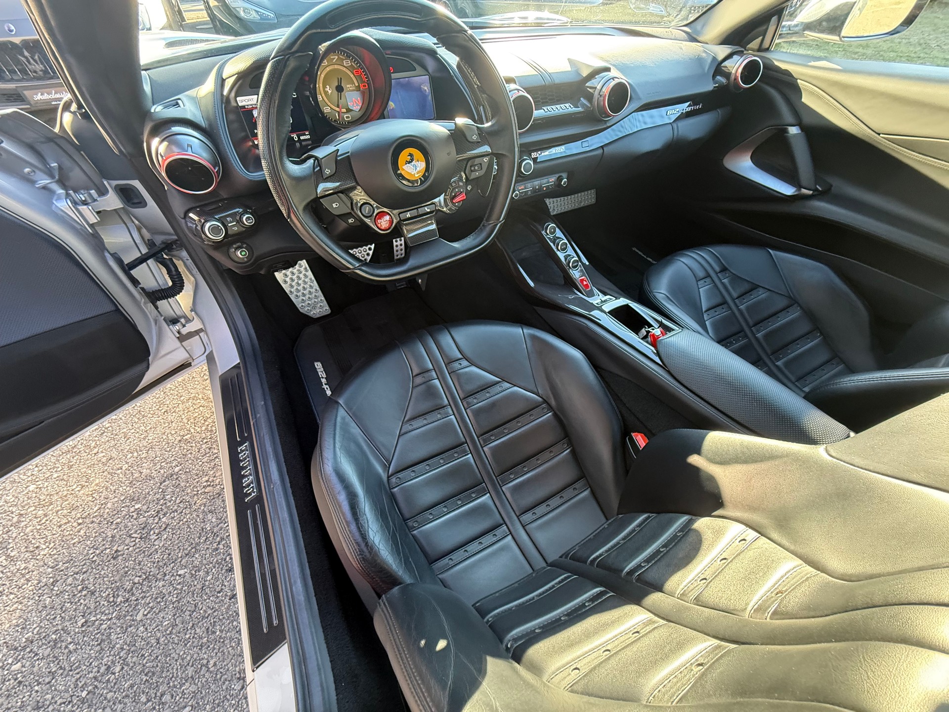 FERRARI 812 Superfast-image-9