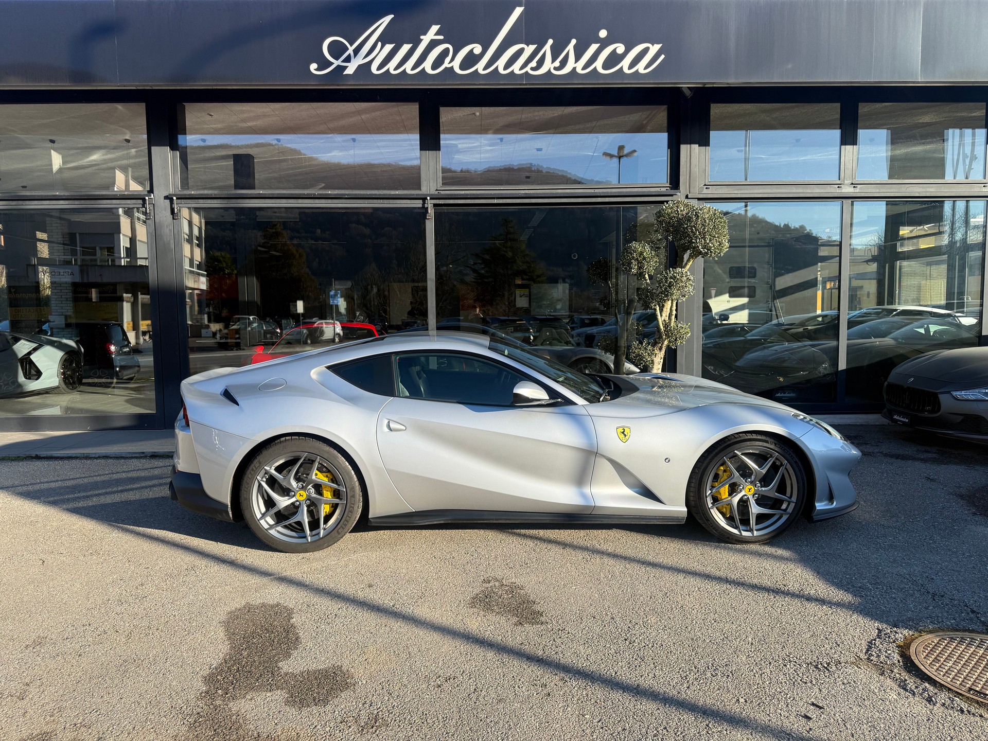 FERRARI 812 Superfast-image-3