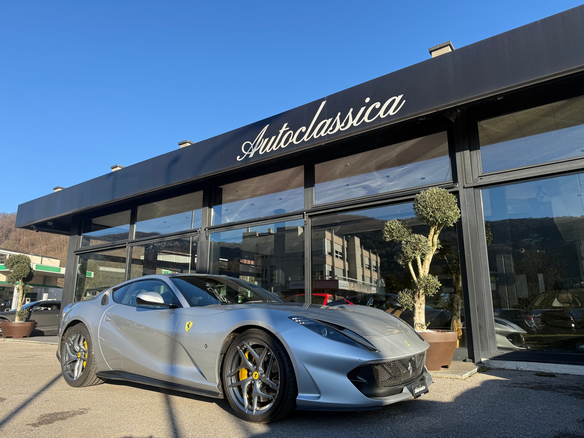 FERRARI 812 Superfast-image-4