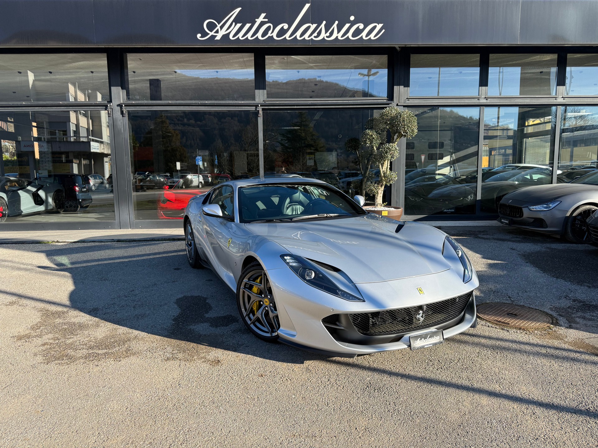 FERRARI 812 Superfast-image-0