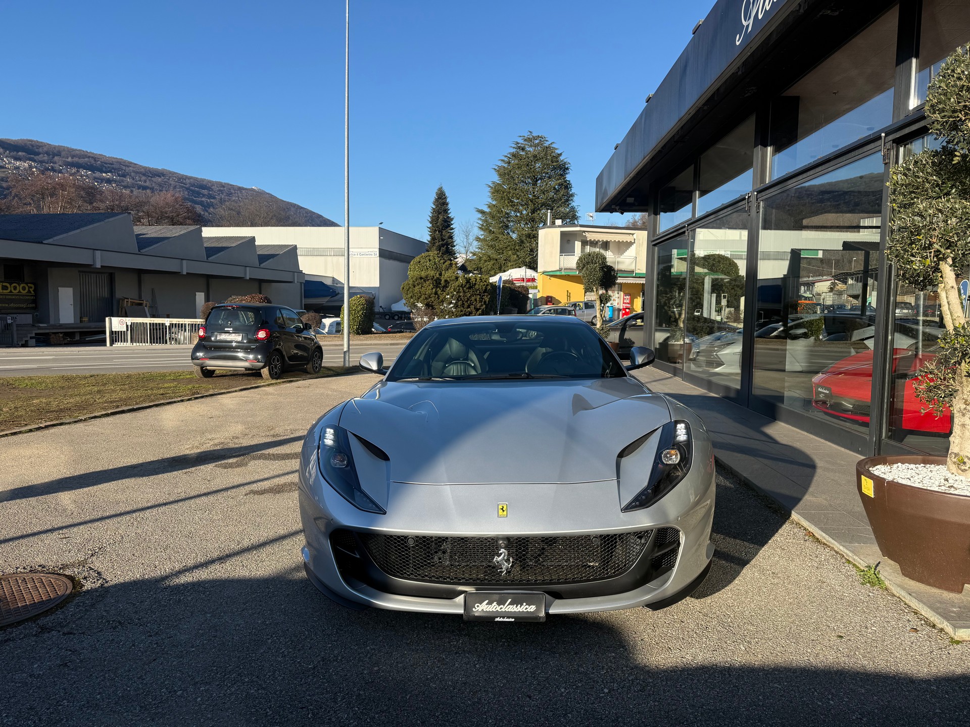 FERRARI 812 Superfast-image-1