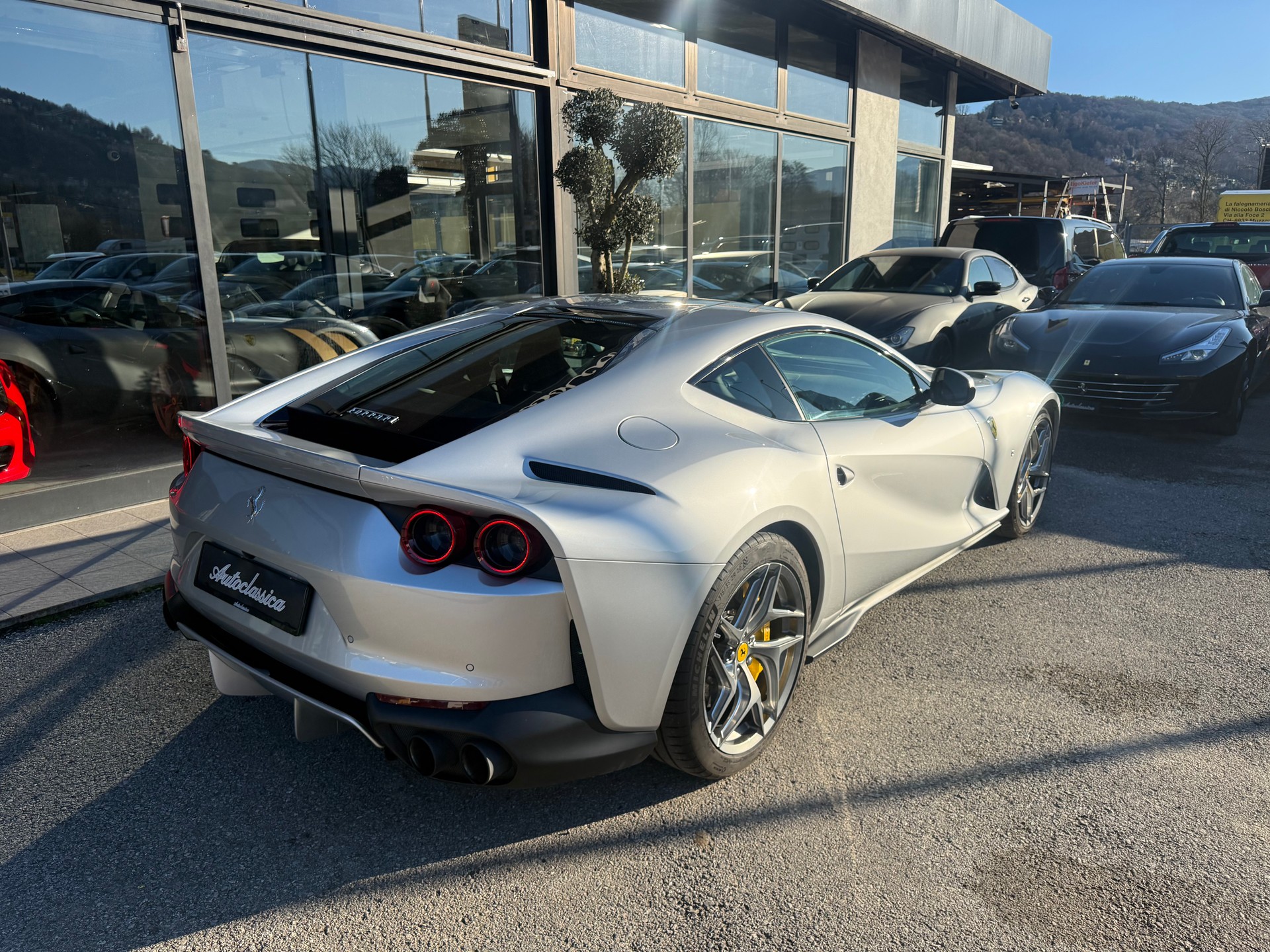 FERRARI 812 Superfast-image-7