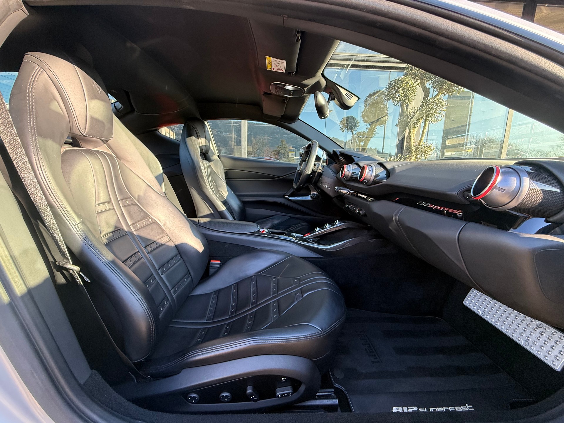 FERRARI 812 Superfast-image-10