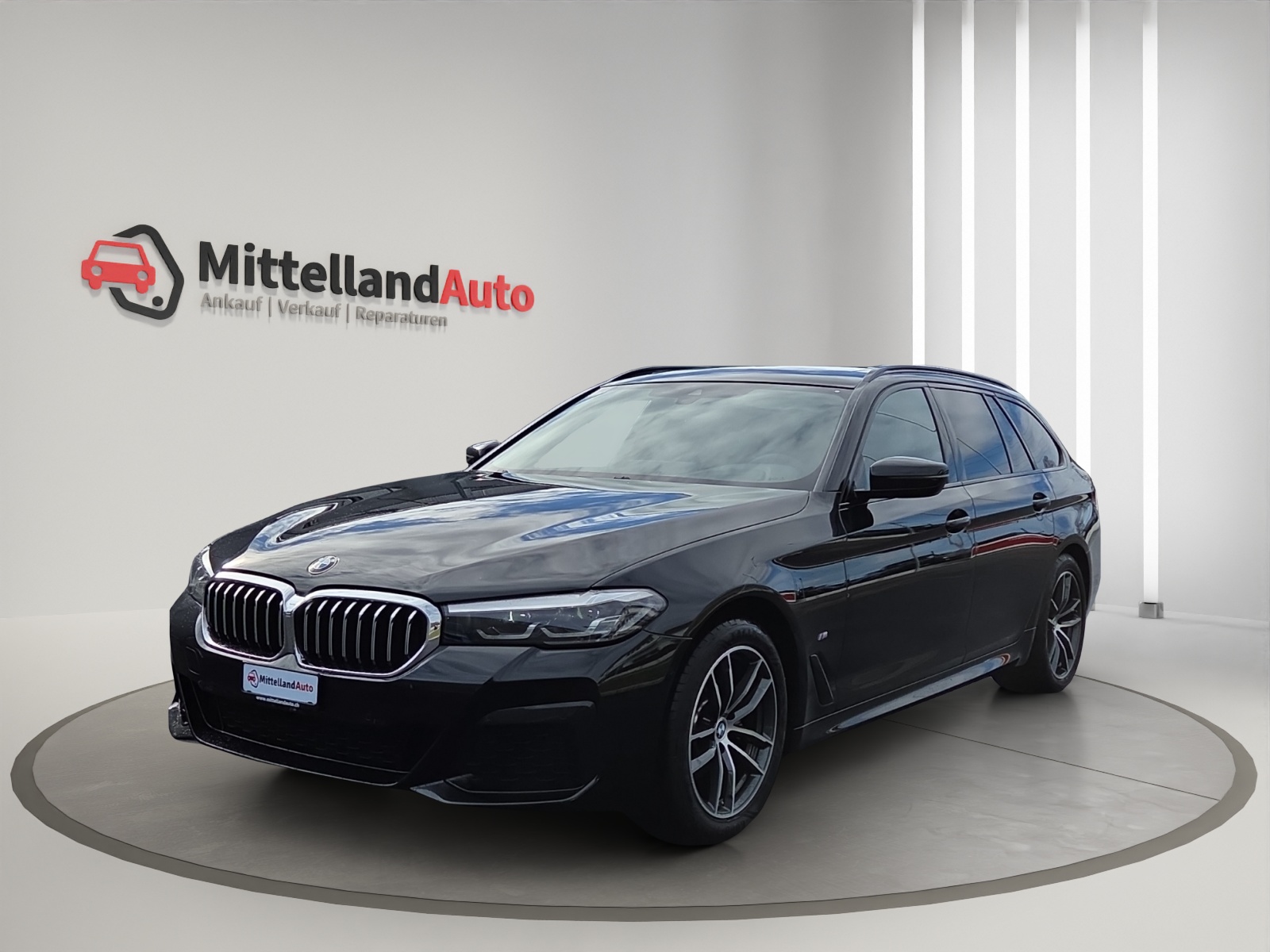 BMW 520d xDrive 48V Touring Pure M Sport Edition-image-0