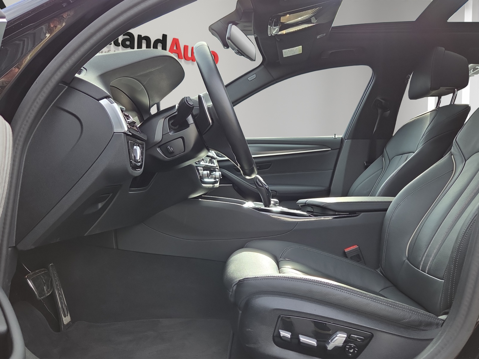 BMW 520d xDrive 48V Touring Pure M Sport Edition-image-8