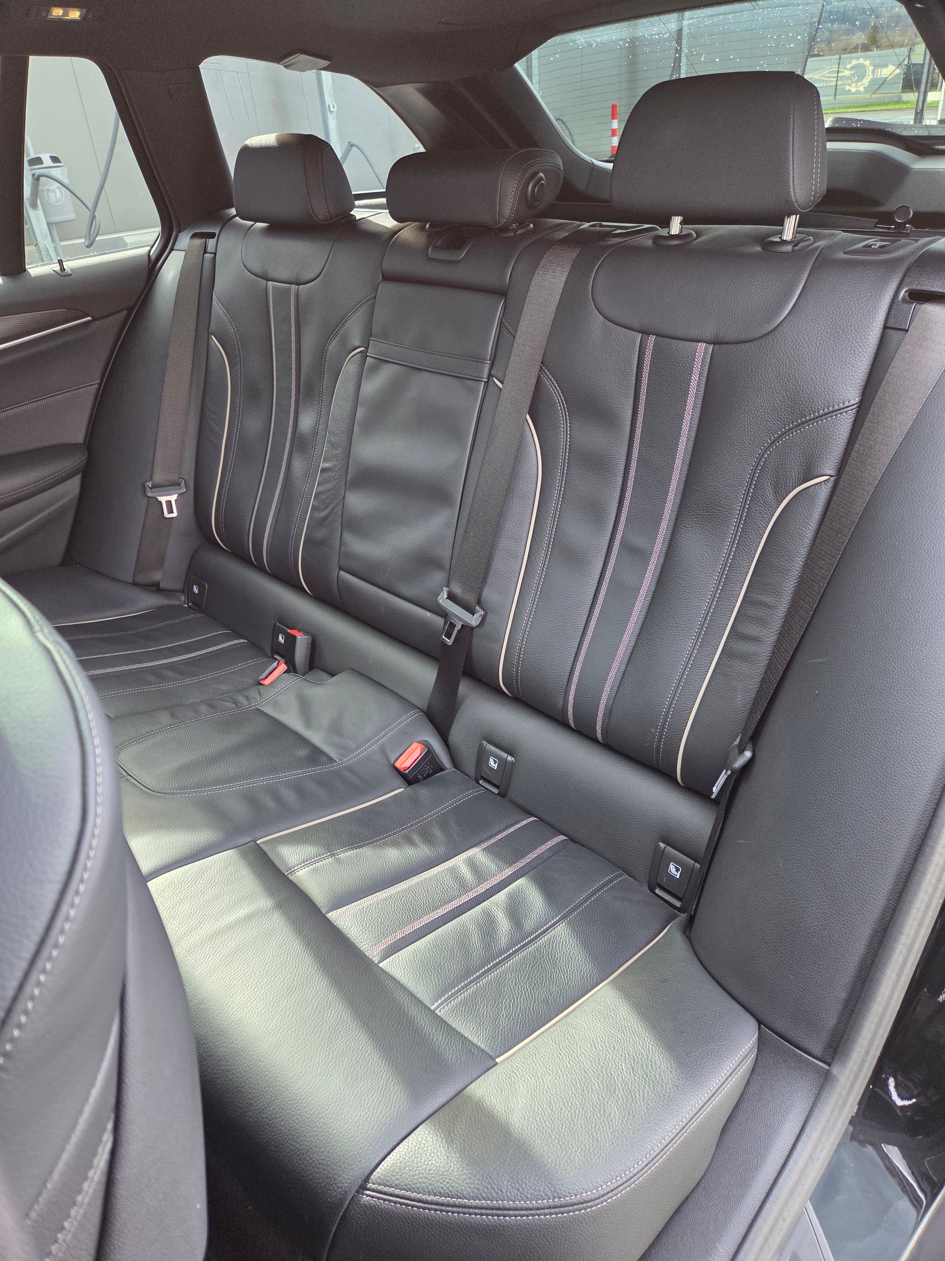 BMW 520d xDrive 48V Touring Pure M Sport Edition-image-9