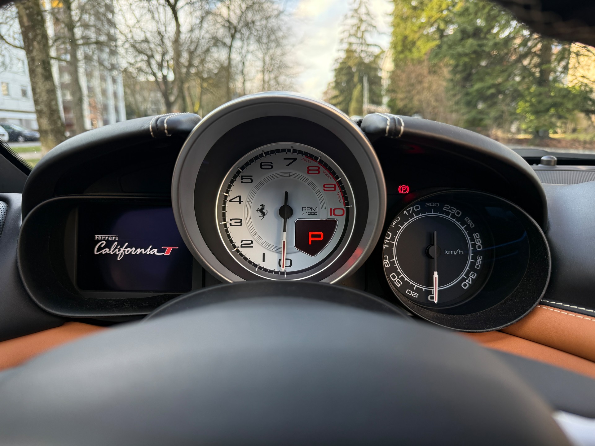 FERRARI California 3.9 V8 T-image-8