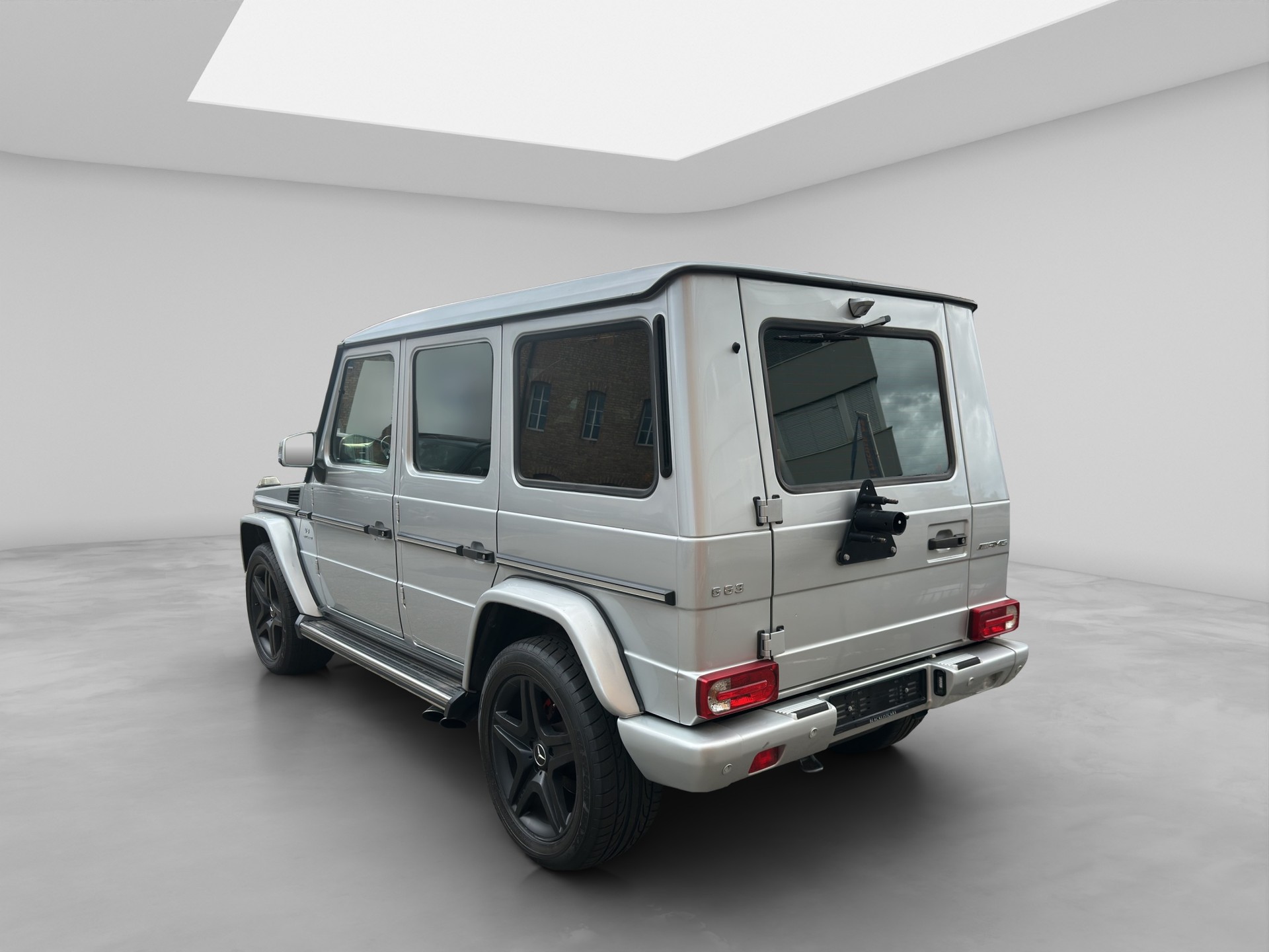 MERCEDES-BENZ G 63 AMG Automatic-showroom-element-3