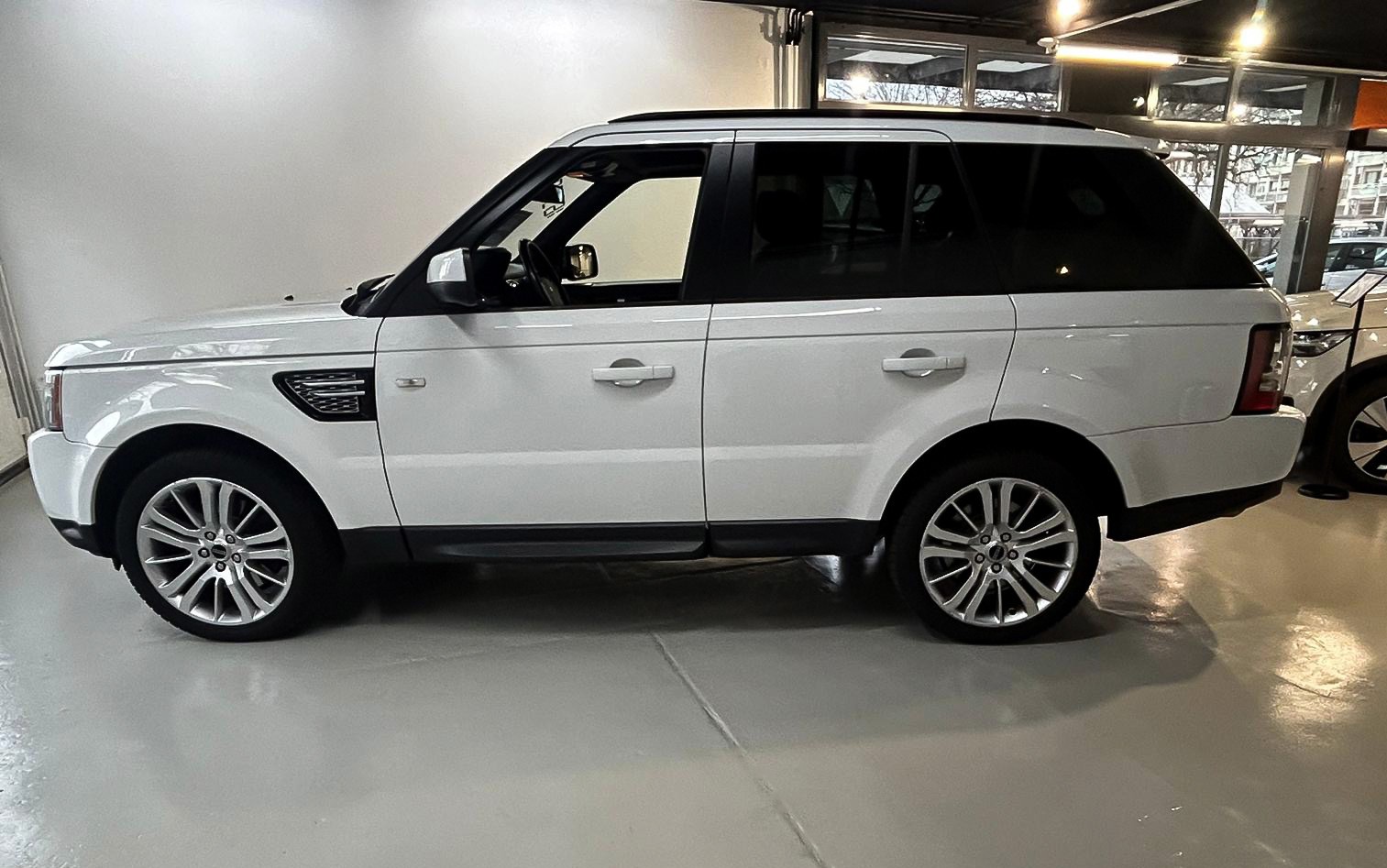LAND ROVER Range Rover Sport 3.0 TDV6 HSE Automatic-image-2