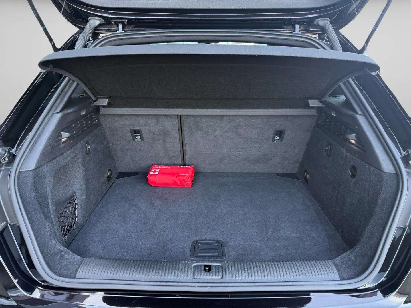 AUDI RS3 Sportback 2.5 TSI quattro S-tronic-image-18