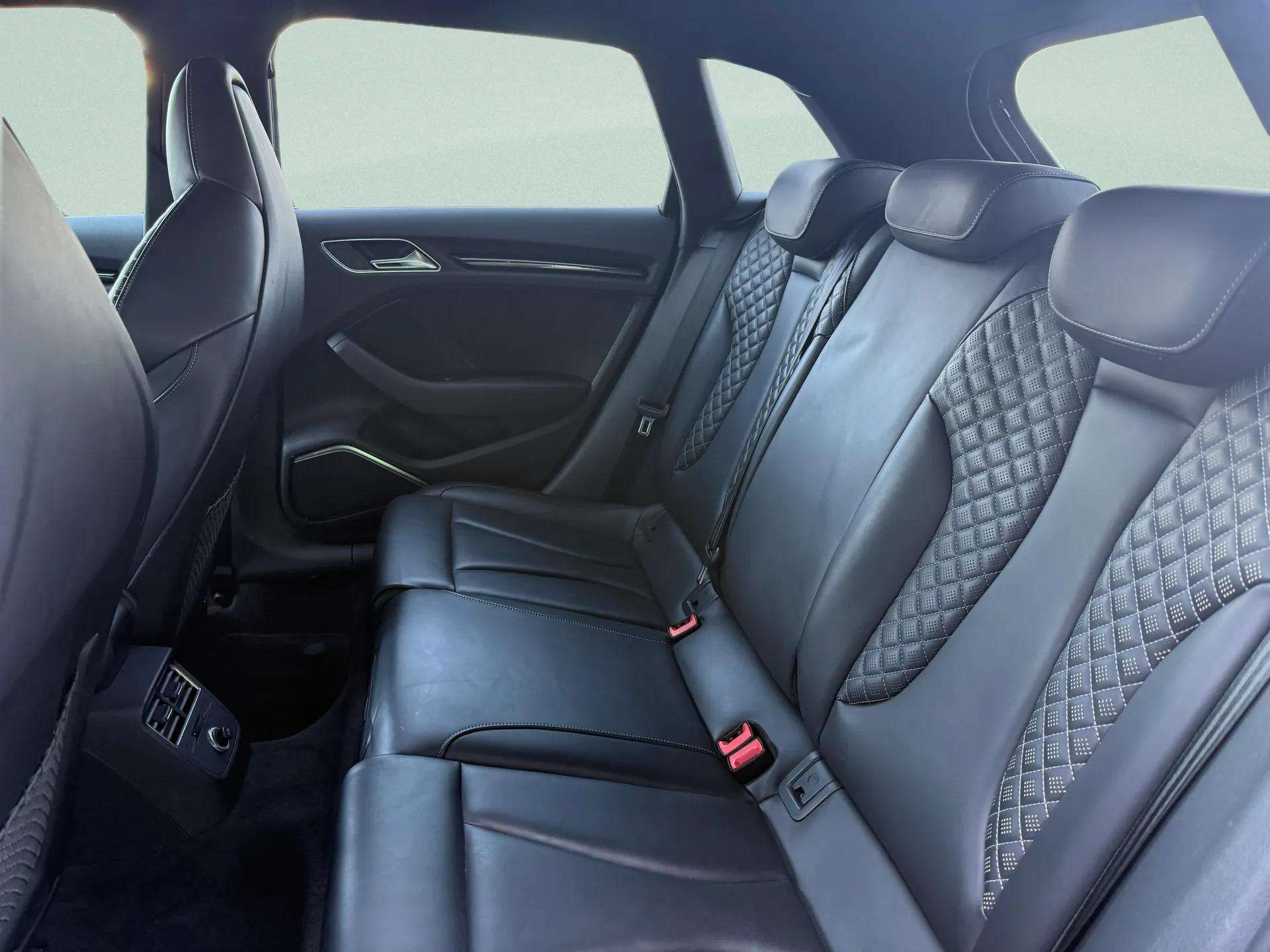 AUDI RS3 Sportback 2.5 TSI quattro S-tronic-image-17