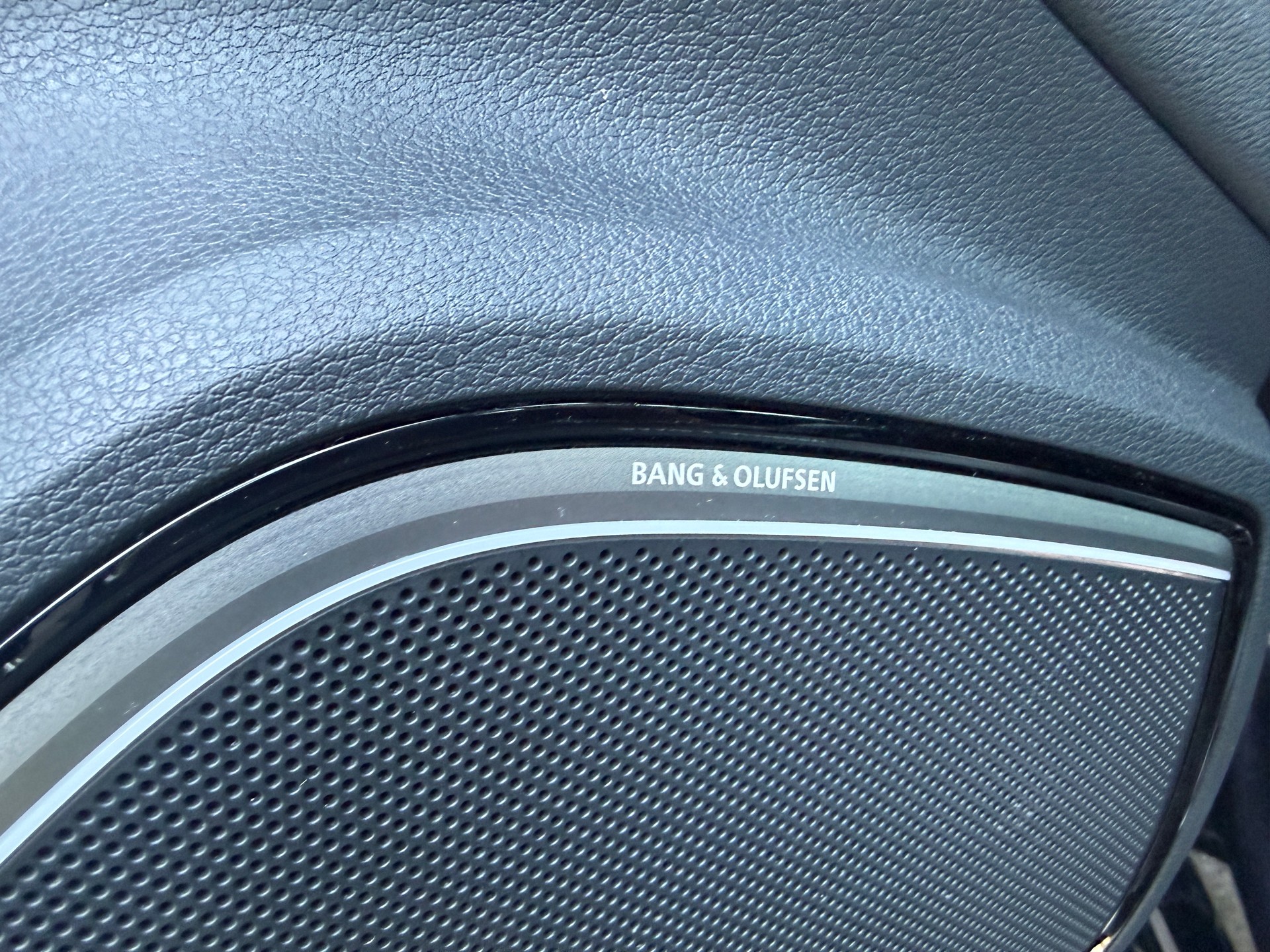 AUDI RS3 Sportback 2.5 TSI quattro S-tronic-image-12