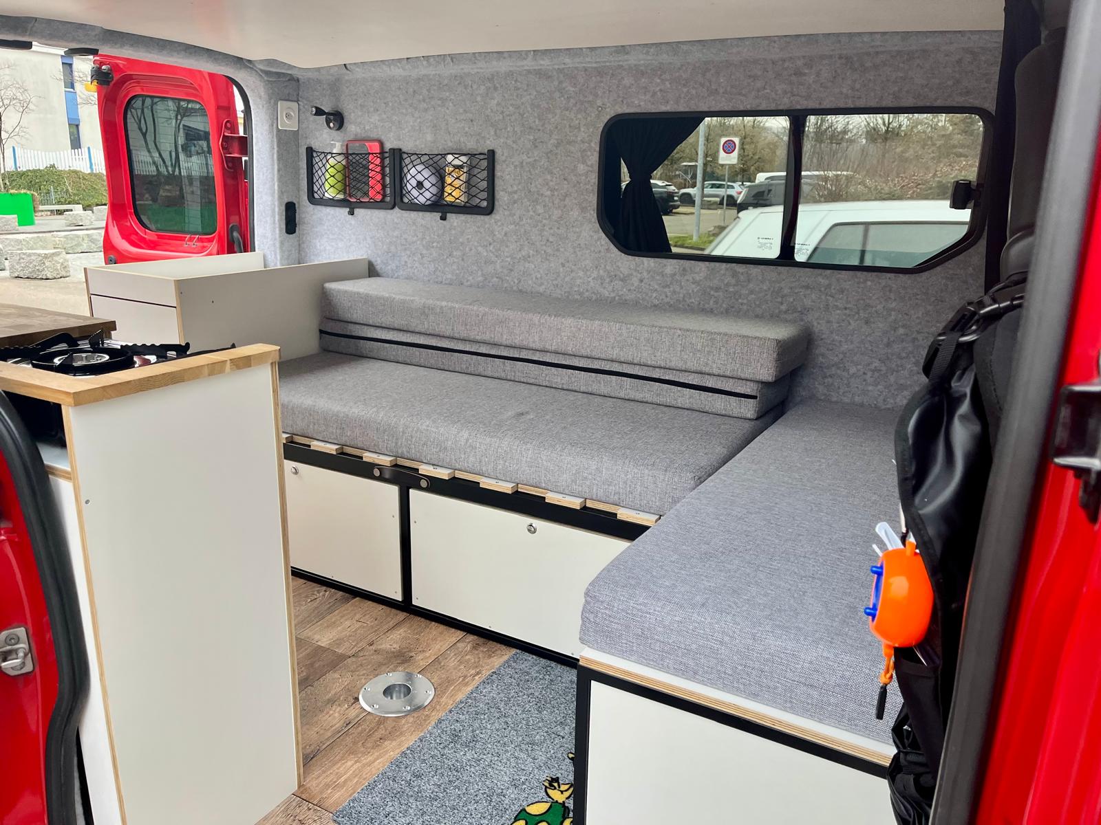 RENAULT TRAFIC-image-1