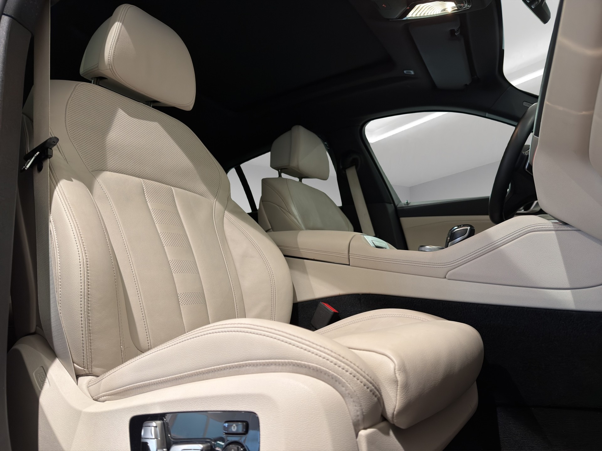 BMW X6 xDrive 48V 40d Steptronic M Sport-image-13