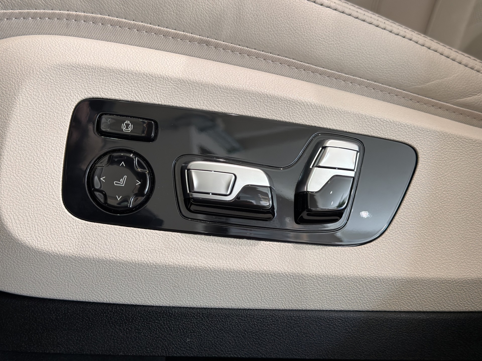 BMW X6 xDrive 48V 40d Steptronic M Sport-image-22