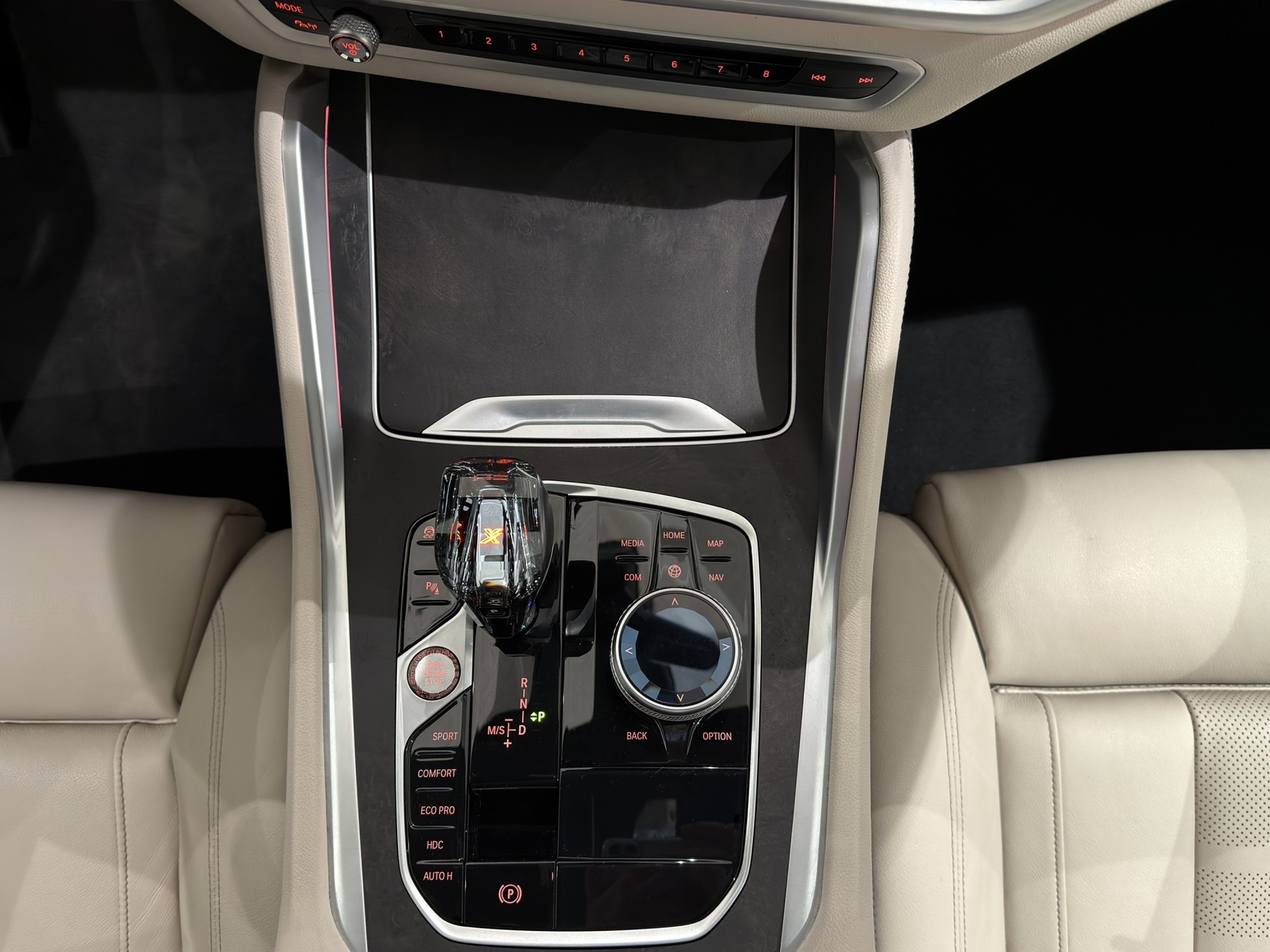 BMW X6 xDrive 48V 40d Steptronic M Sport-image-21