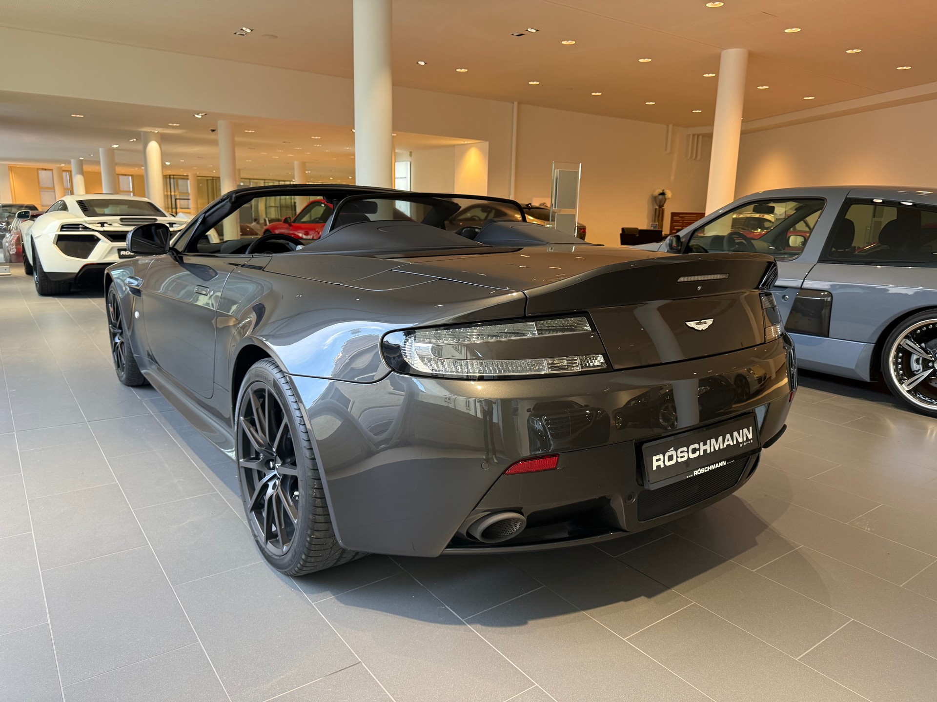 ASTON MARTIN V12 Vantage 5.9 S Roadster-image-5
