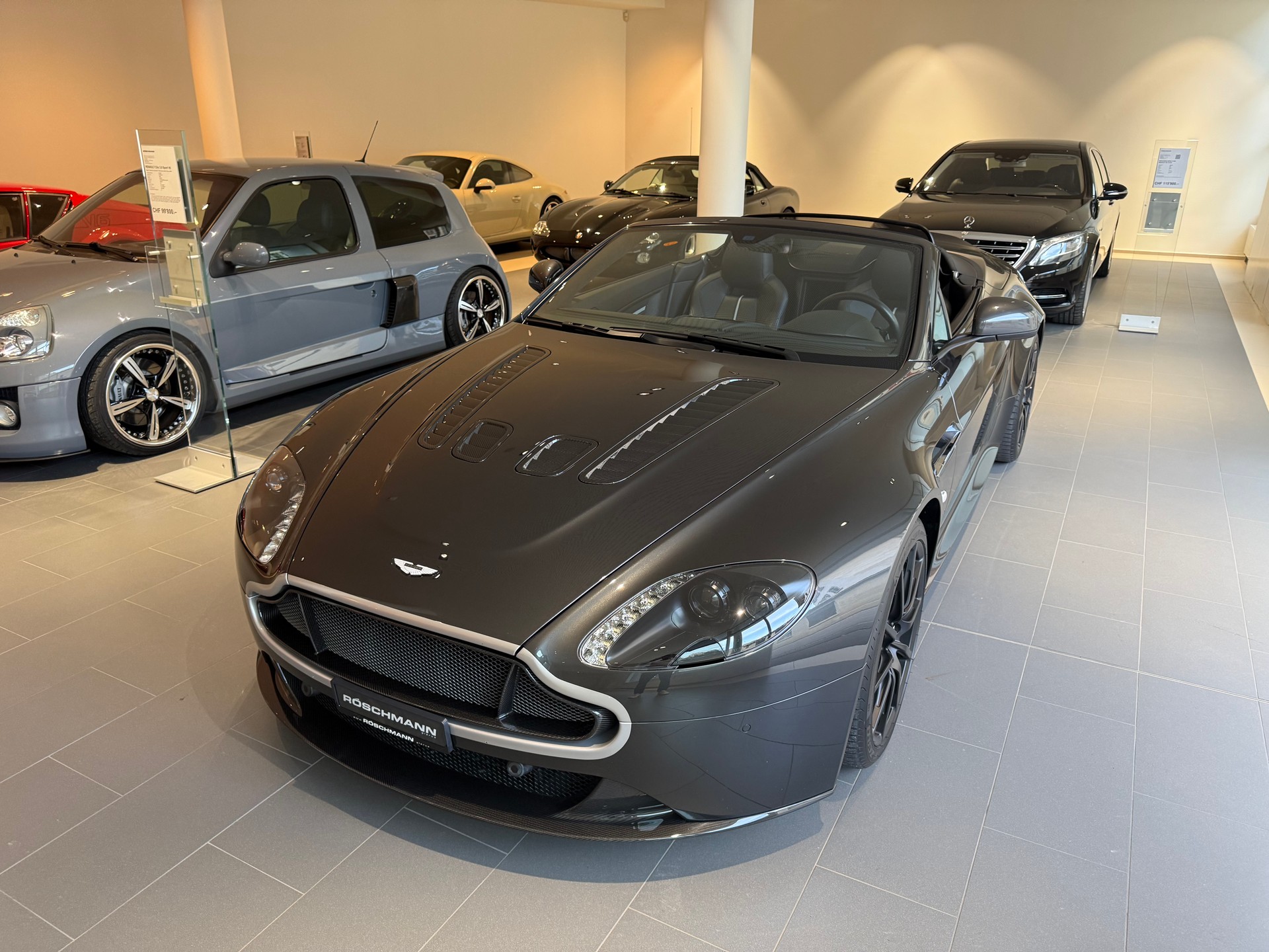 ASTON MARTIN V12 Vantage 5.9 S Roadster-image-2