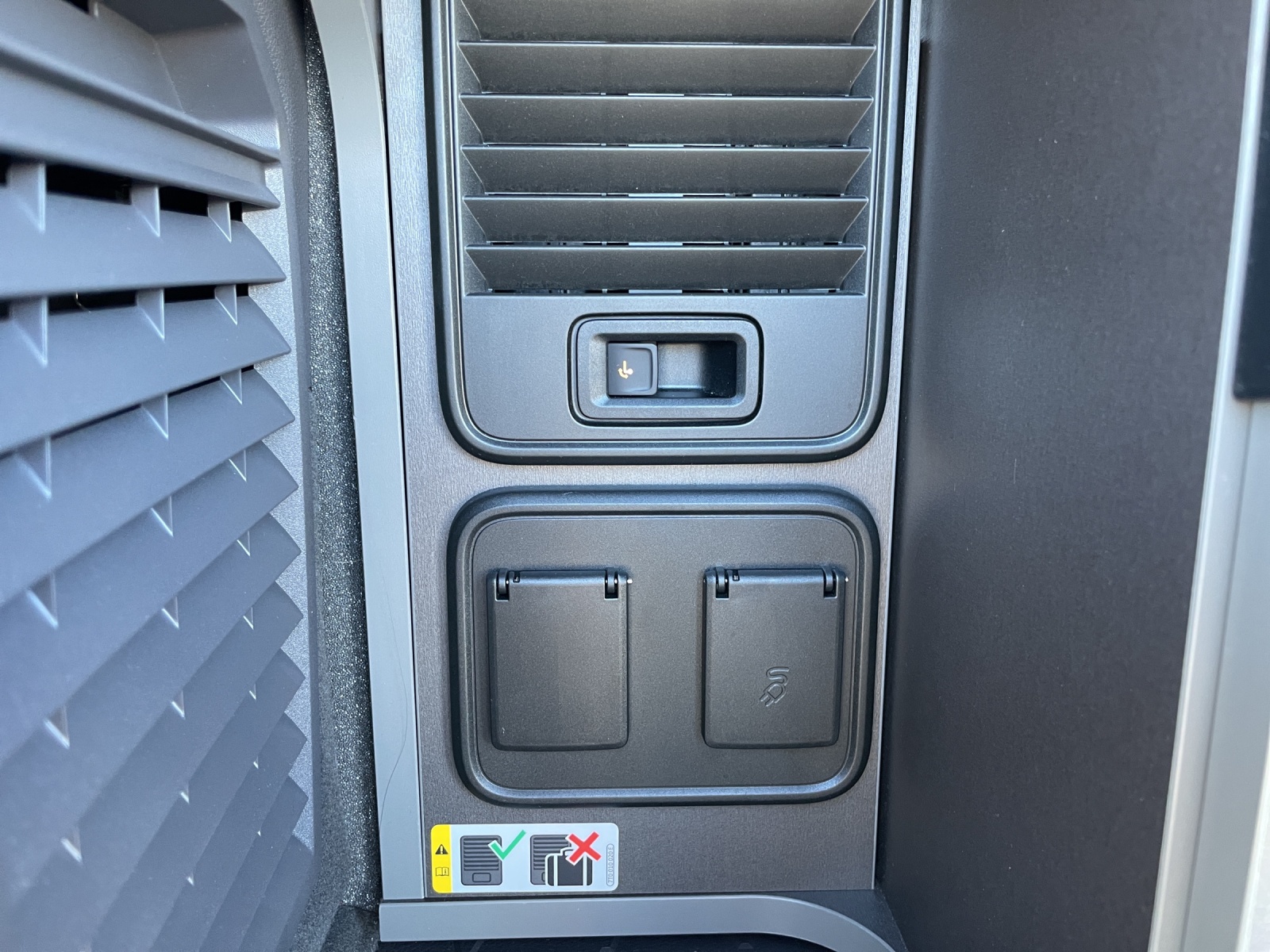 VW California 2.0 TSI Beach Tour-image-15
