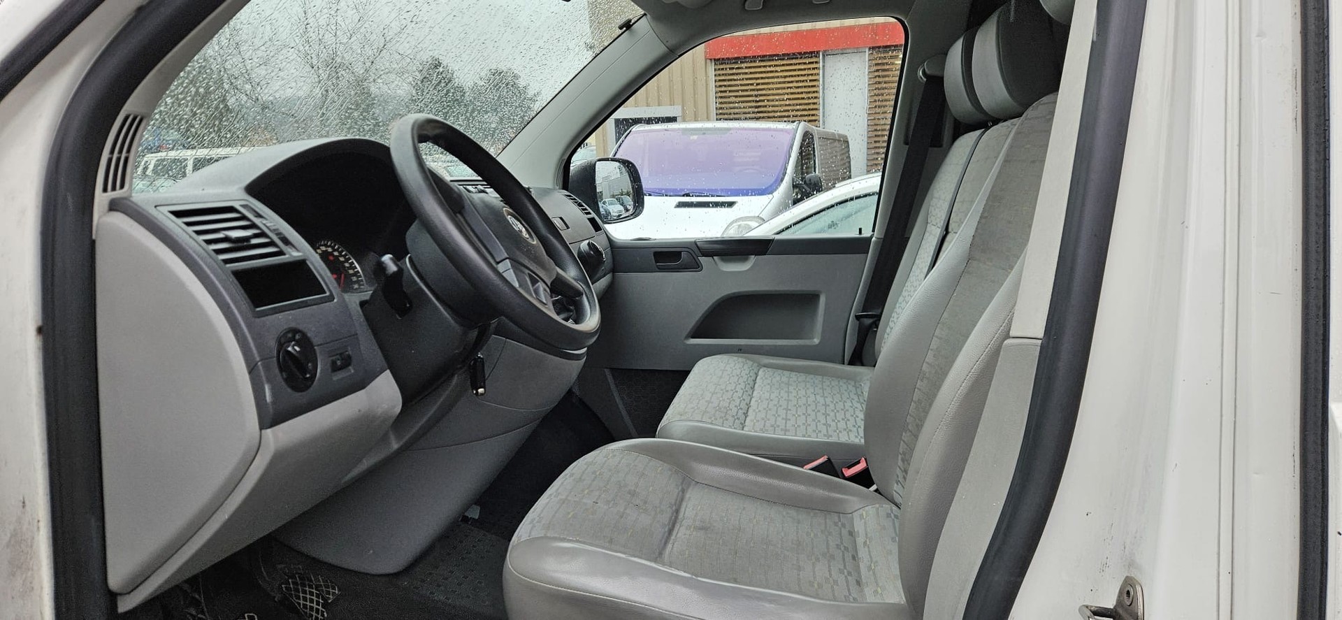 VW T5 2.0 TDI-image-4