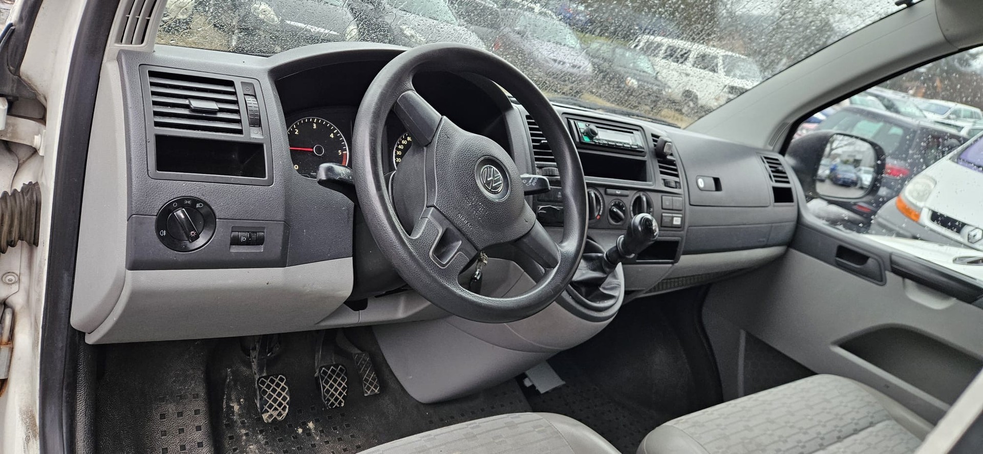 VW T5 2.0 TDI-image-1