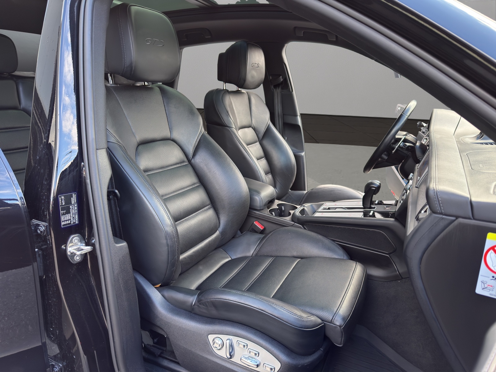 PORSCHE Macan GTS PDK-image-16