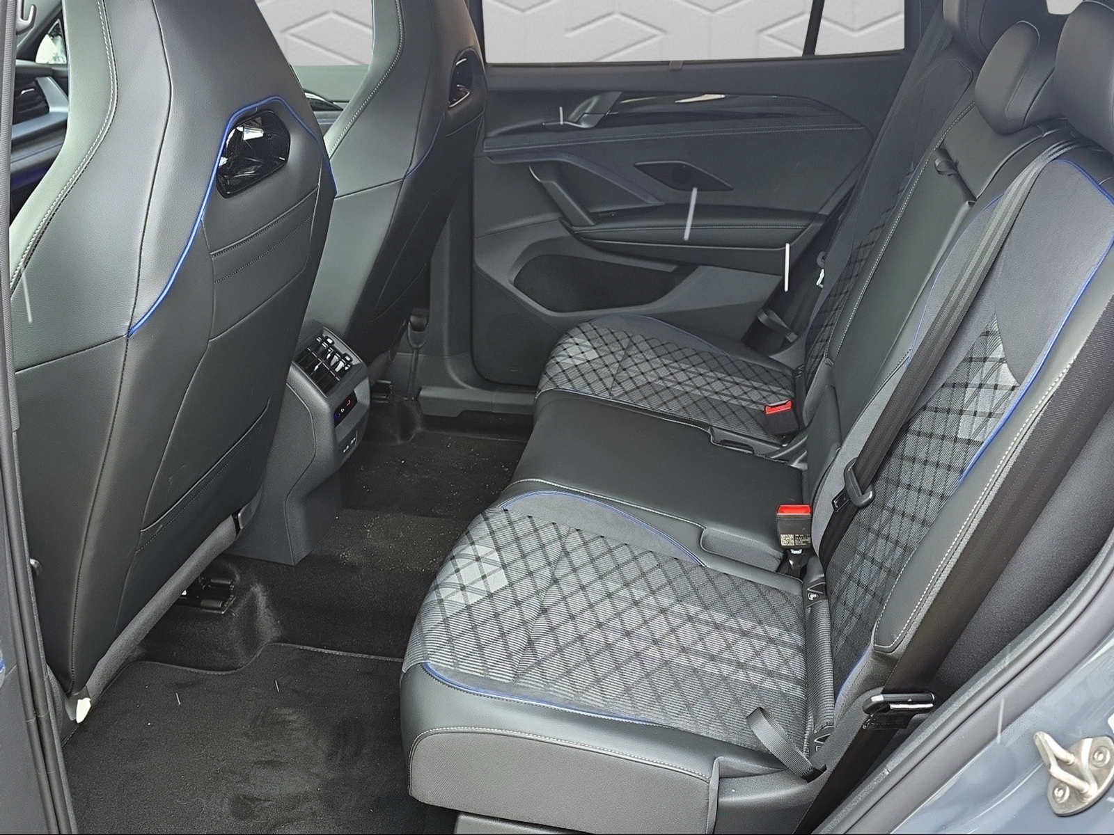 VW Tayron 1.5 TSI evo2 eHybrid R-Line DSG-image-12
