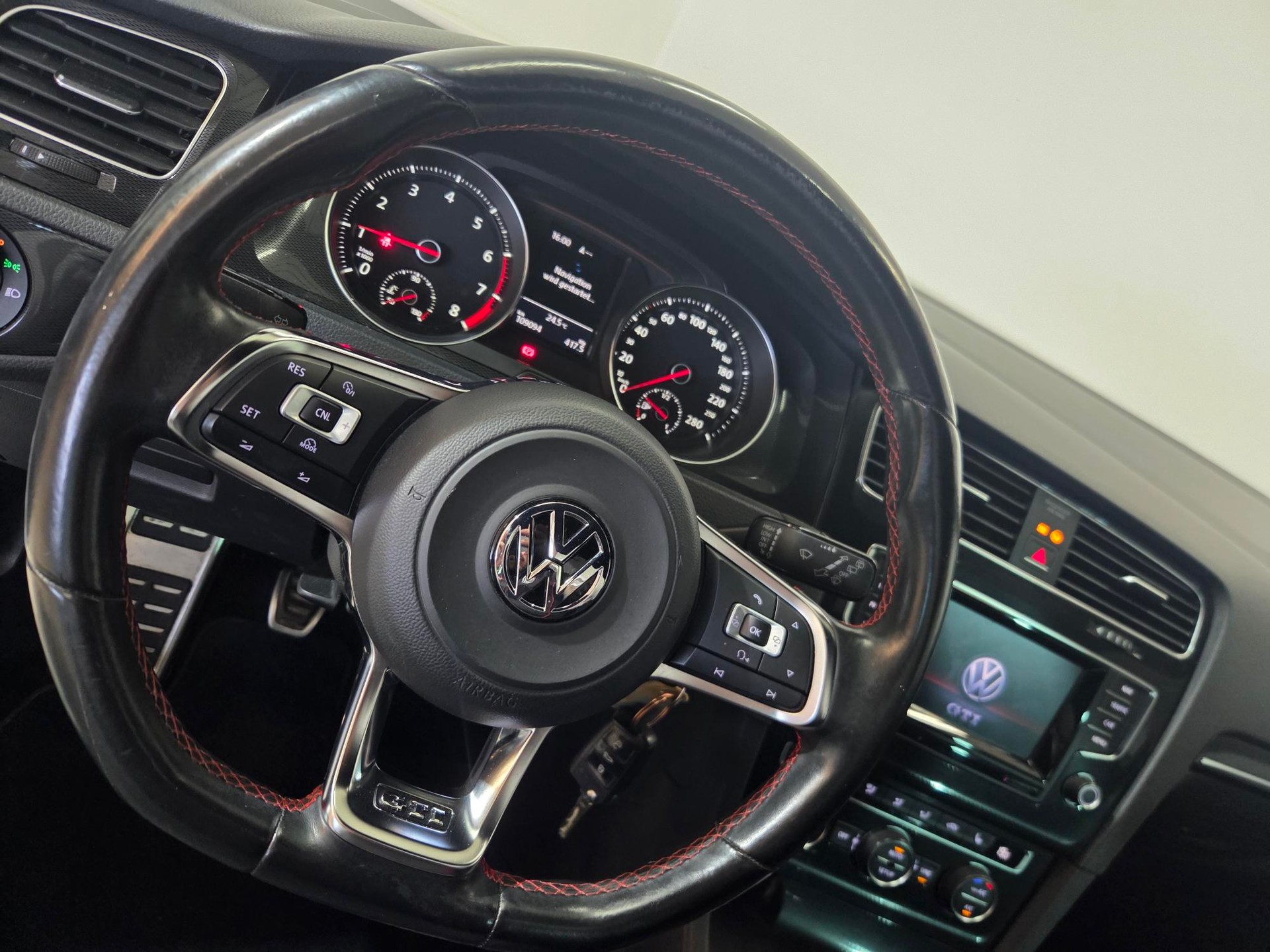 VW Golf 2.0 TSI GTI-image-4