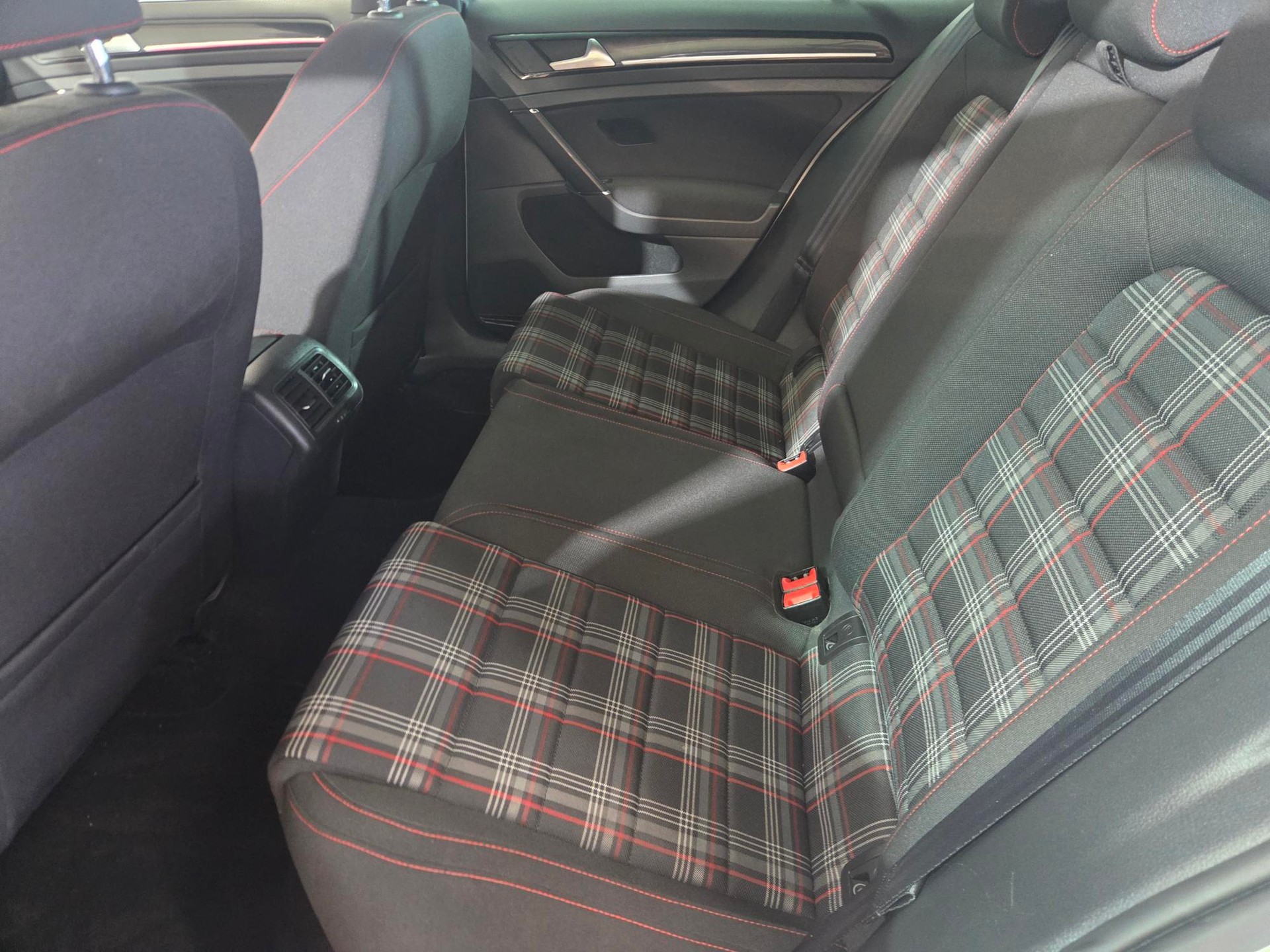 VW Golf 2.0 TSI GTI-image-8