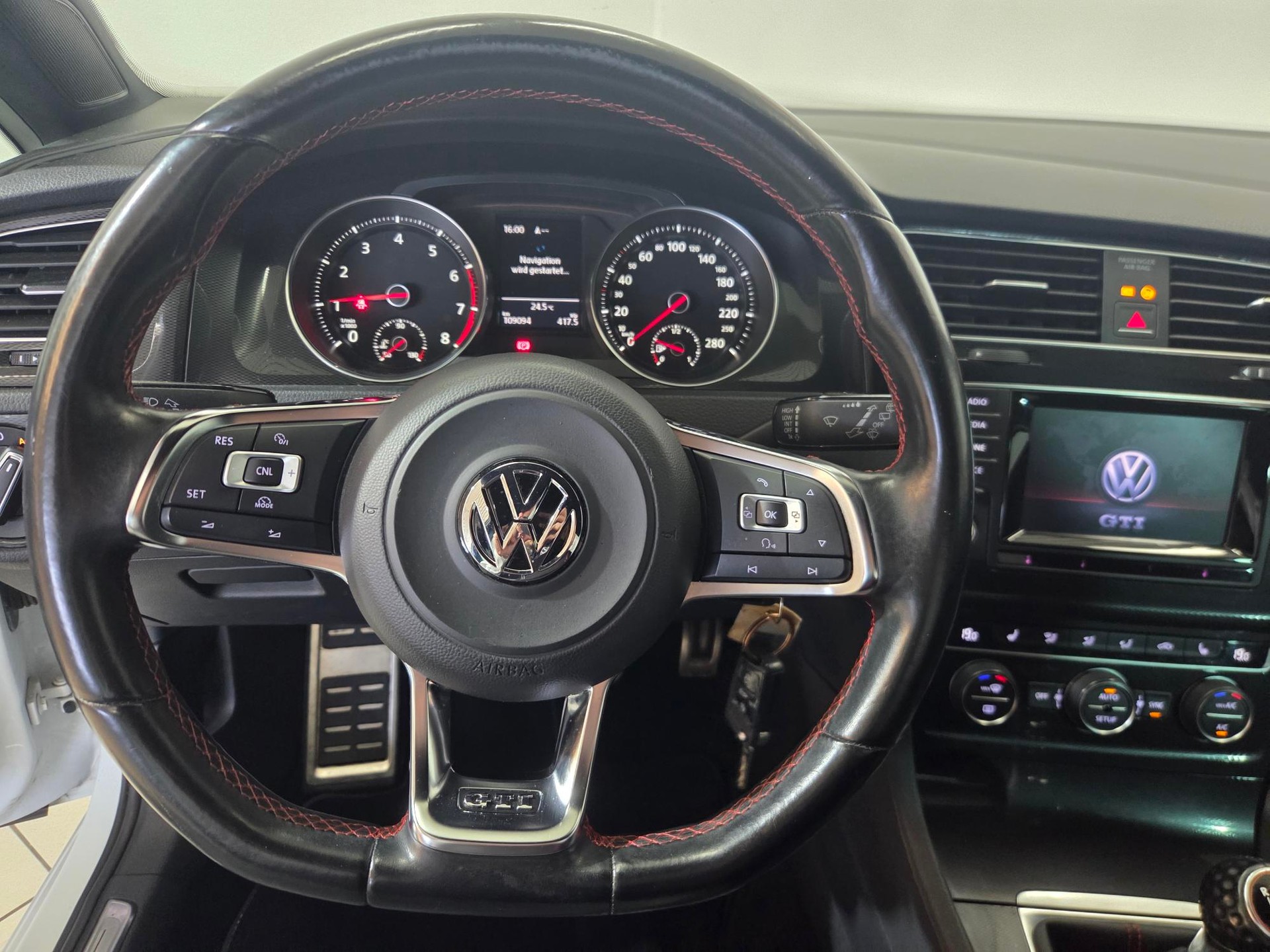 VW Golf 2.0 TSI GTI-image-5