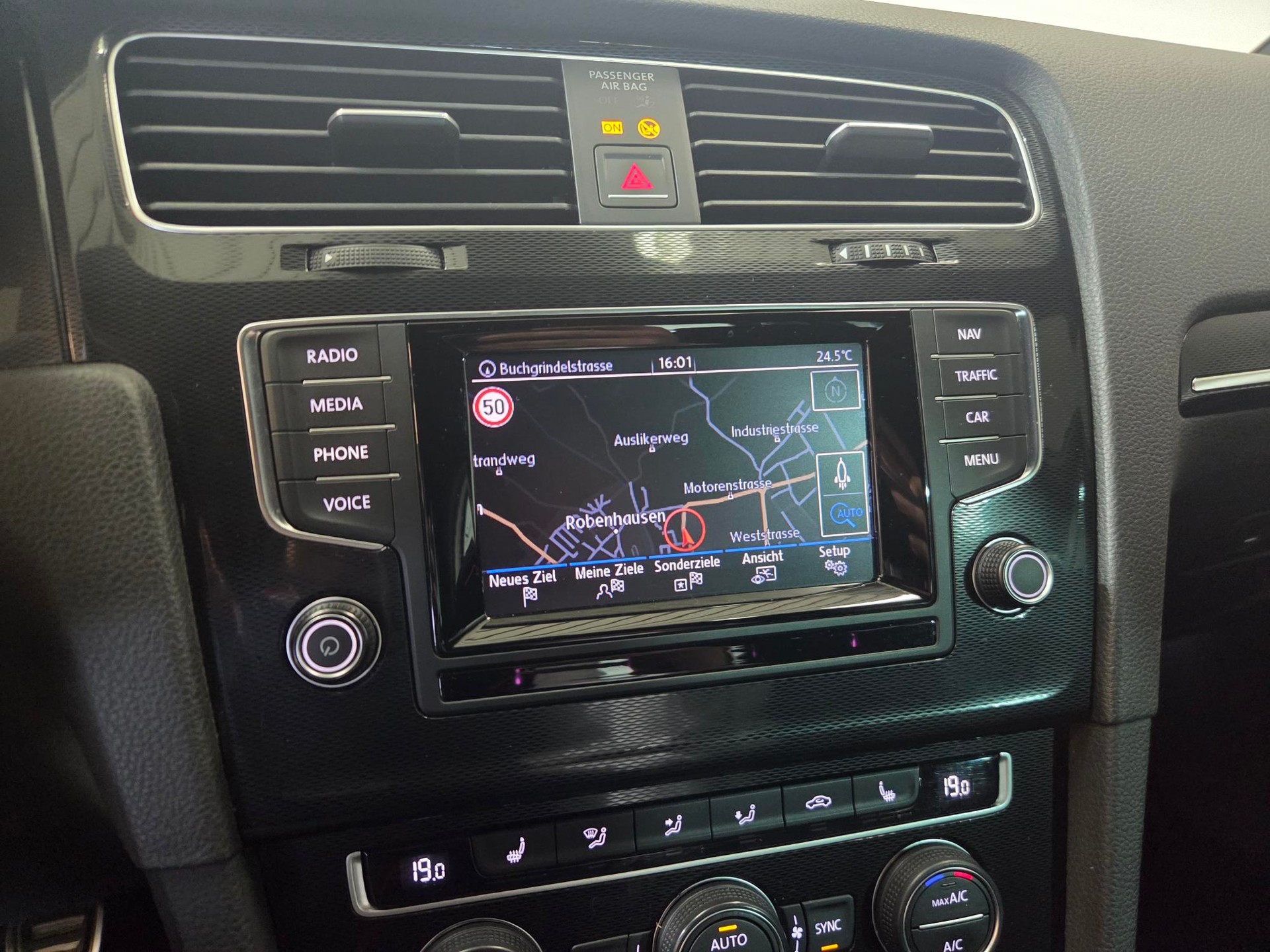 VW Golf 2.0 TSI GTI-image-10