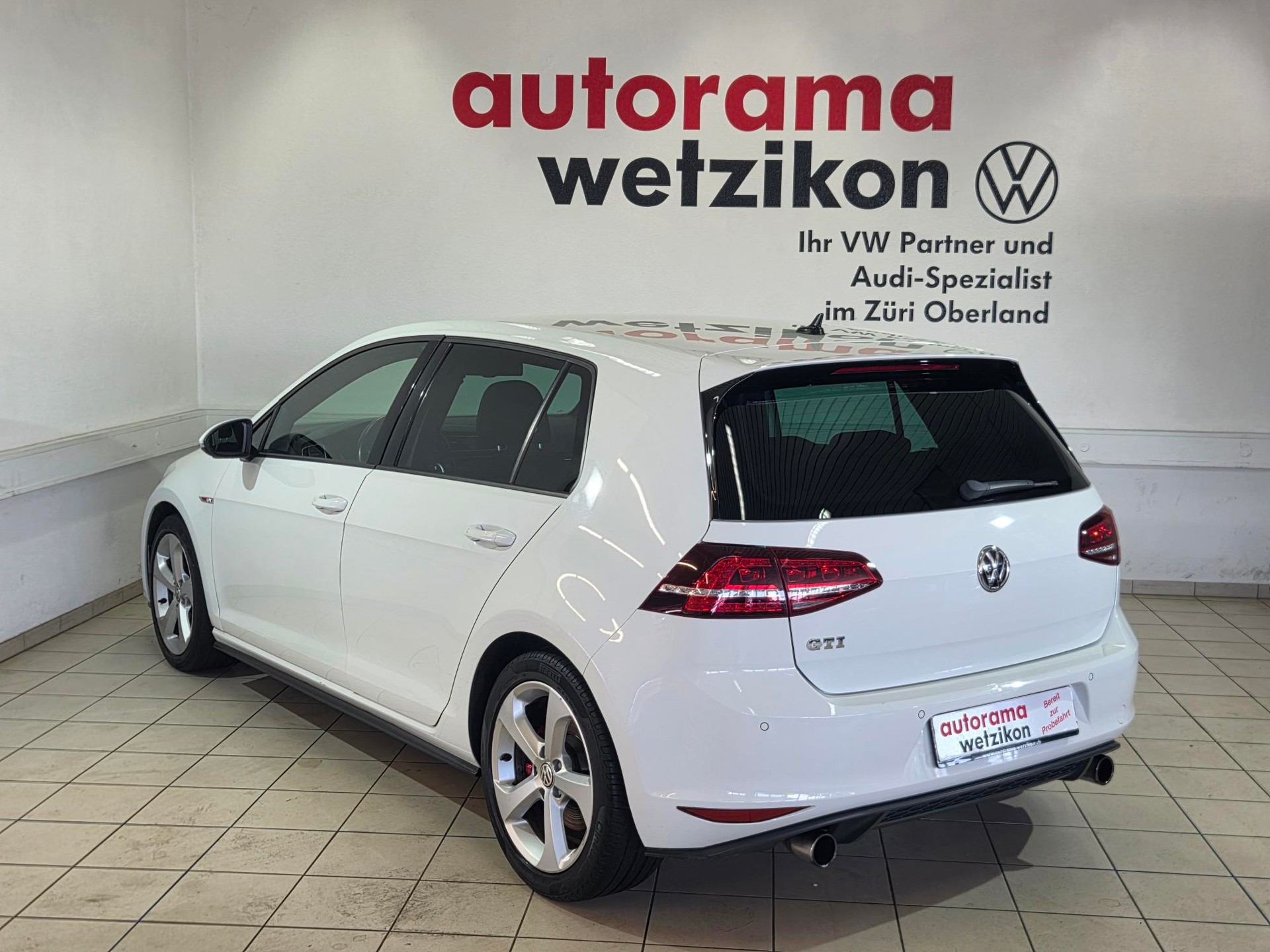 VW Golf 2.0 TSI GTI-image-2