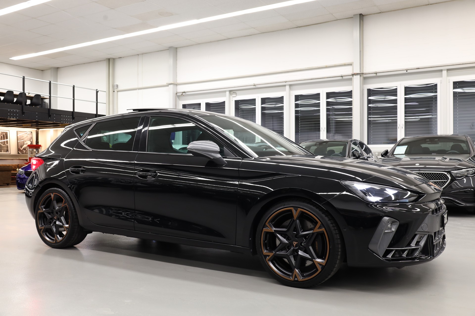 CUPRA Leon 2.0 TSI 300 VZ DSG-showroom-element-2