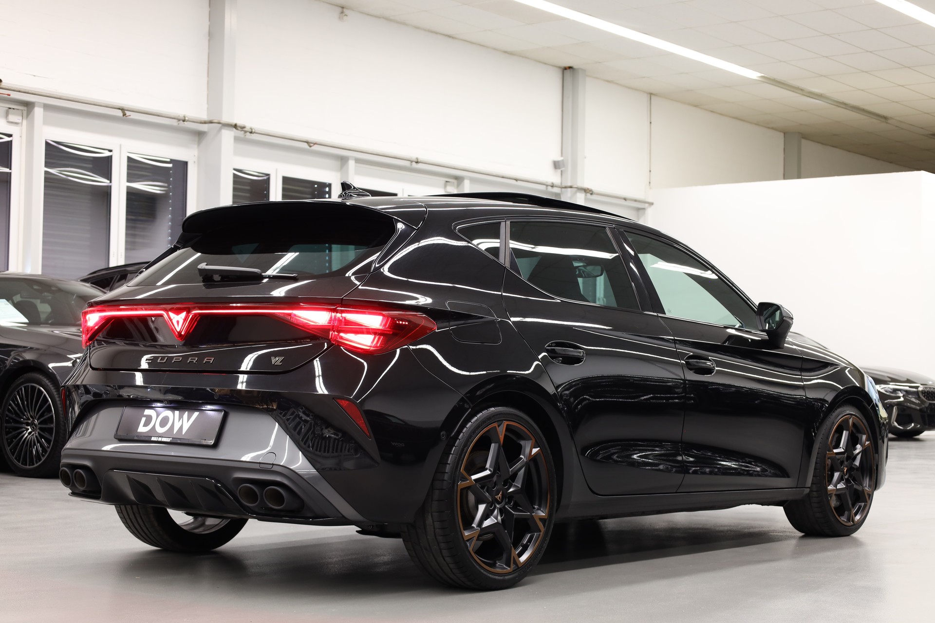 CUPRA Leon 2.0 TSI 300 VZ DSG-image-5