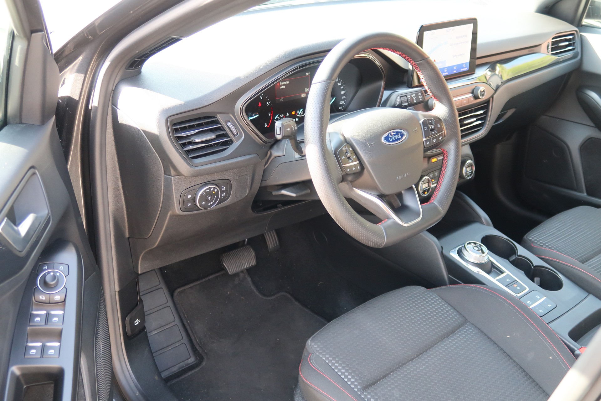 FORD Focus 1.0 SCTi ST Line Automatic-image-7