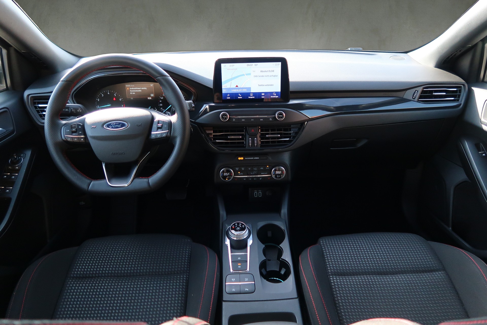 FORD Focus 1.0 SCTi ST Line Automatic-image-9