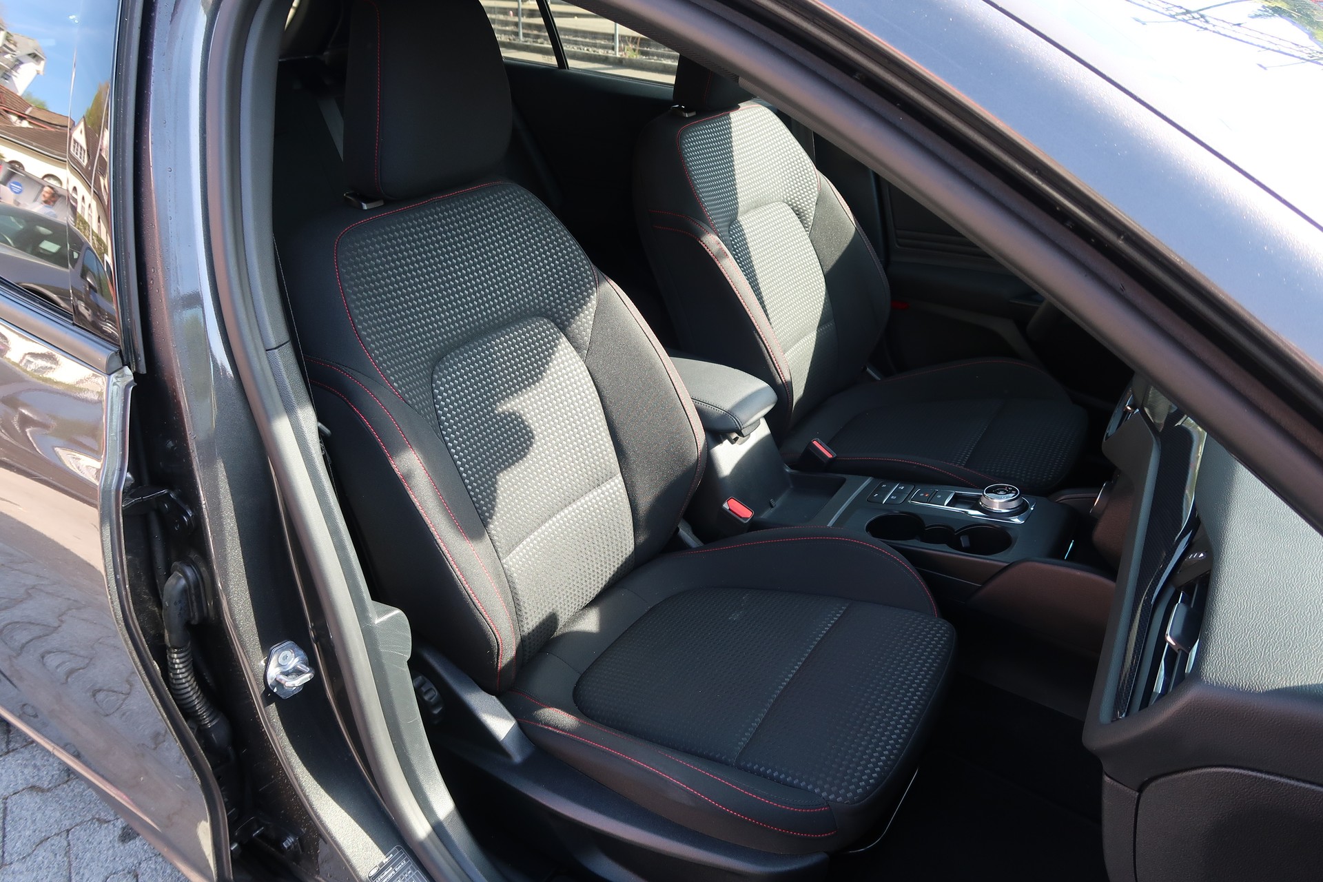 FORD Focus 1.0 SCTi ST Line Automatic-image-11