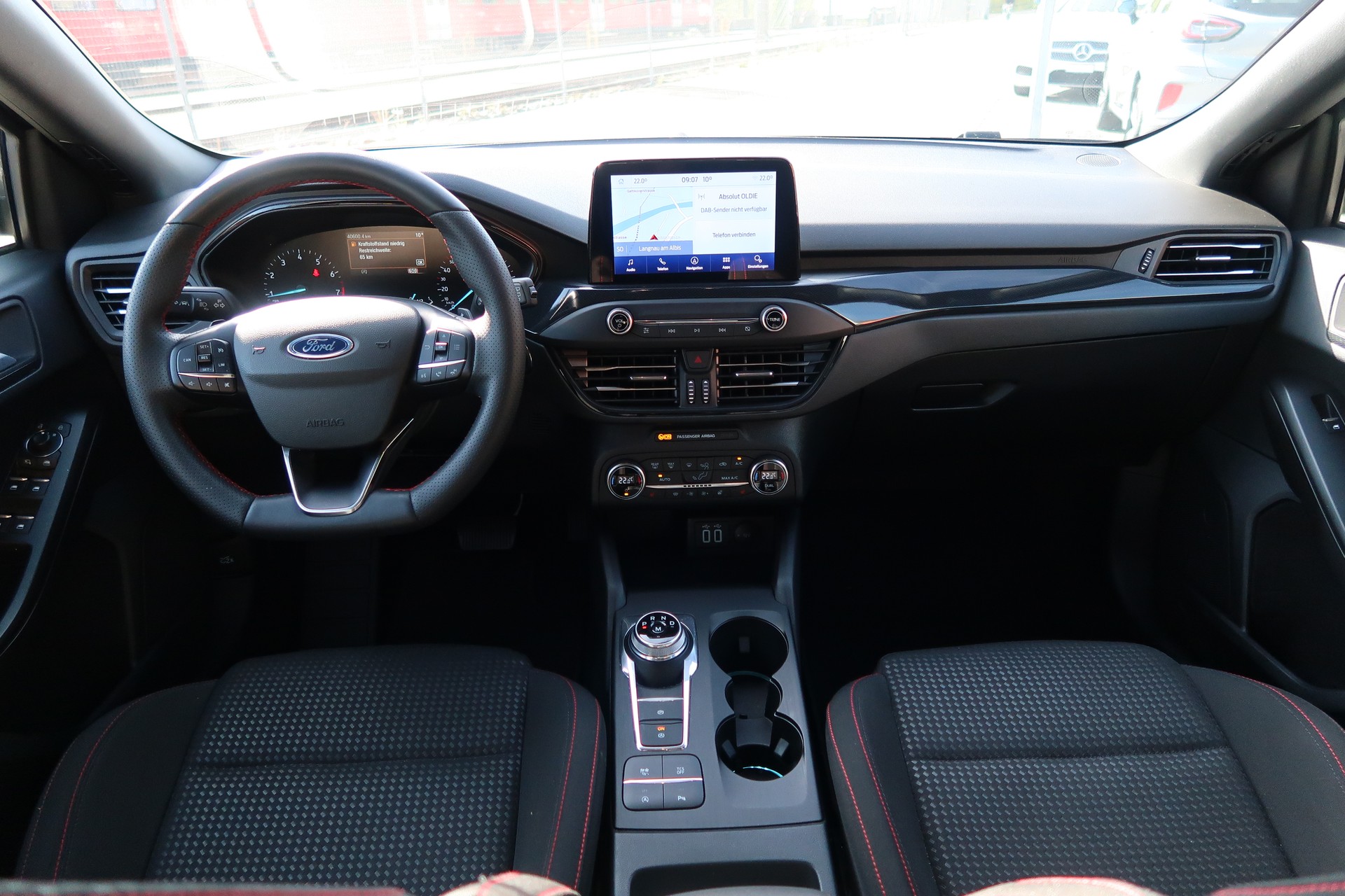 FORD Focus 1.0 SCTi ST Line Automatic-image-9