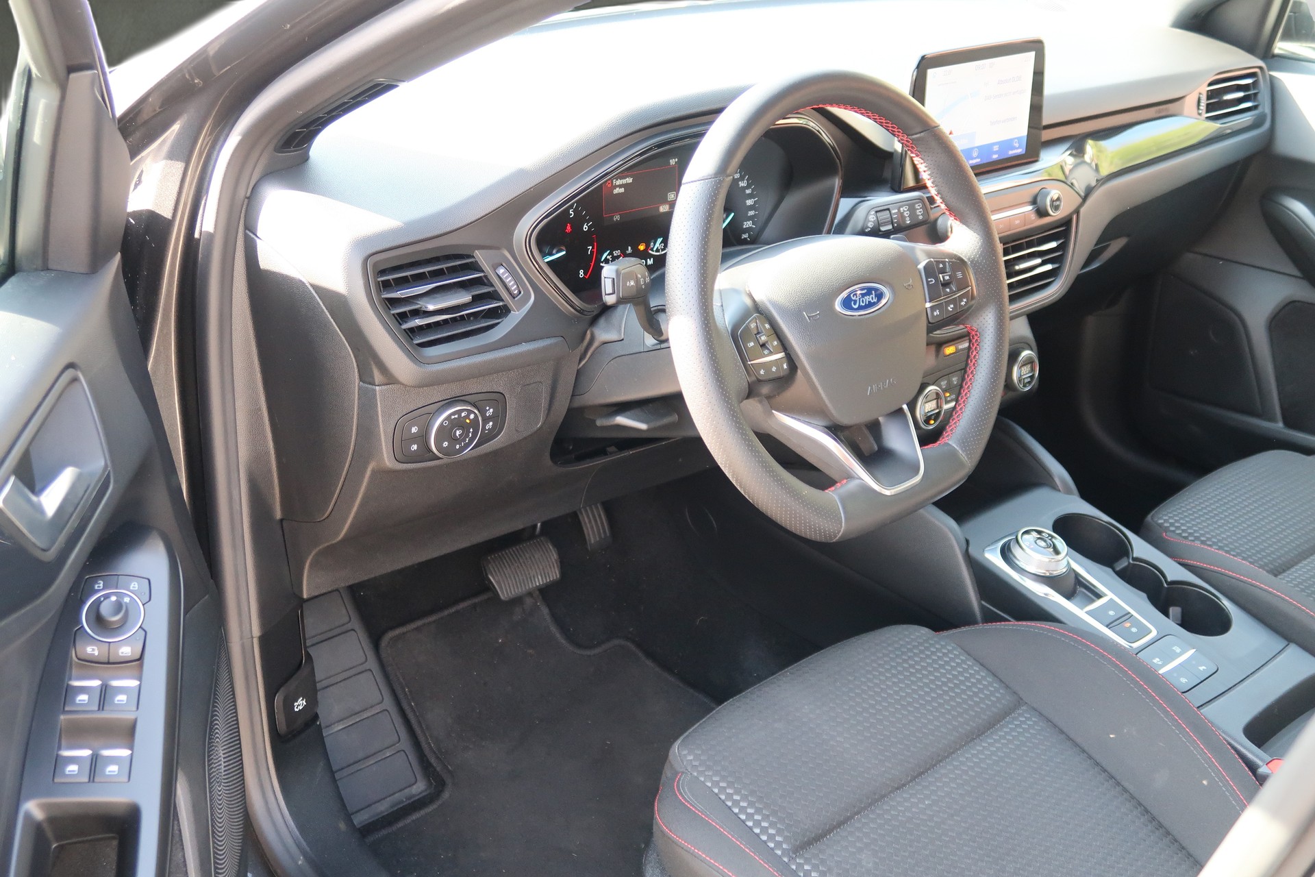 FORD Focus 1.0 SCTi ST Line Automatic-image-7