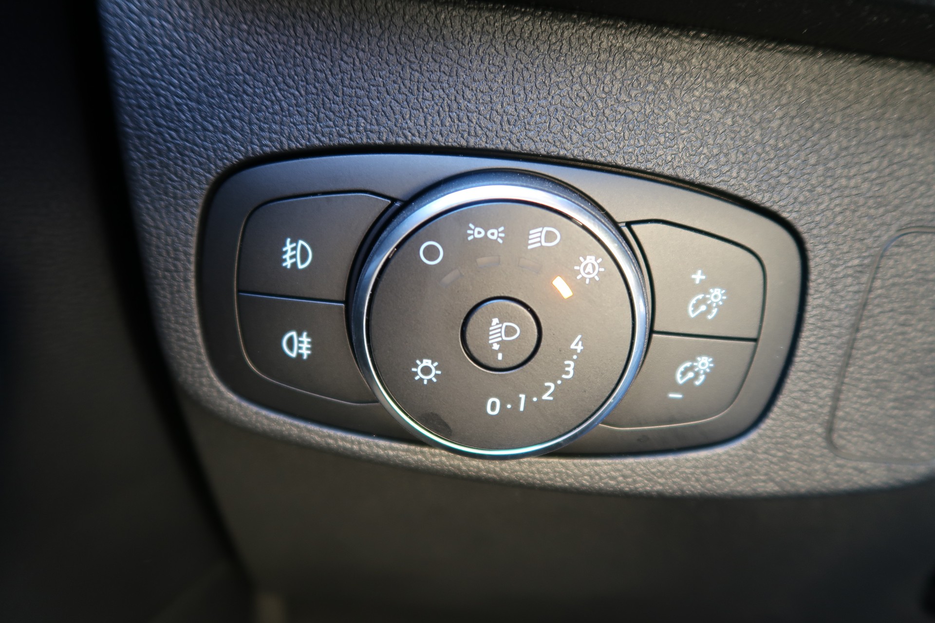 FORD Focus 1.0 SCTi ST Line Automatic-image-13