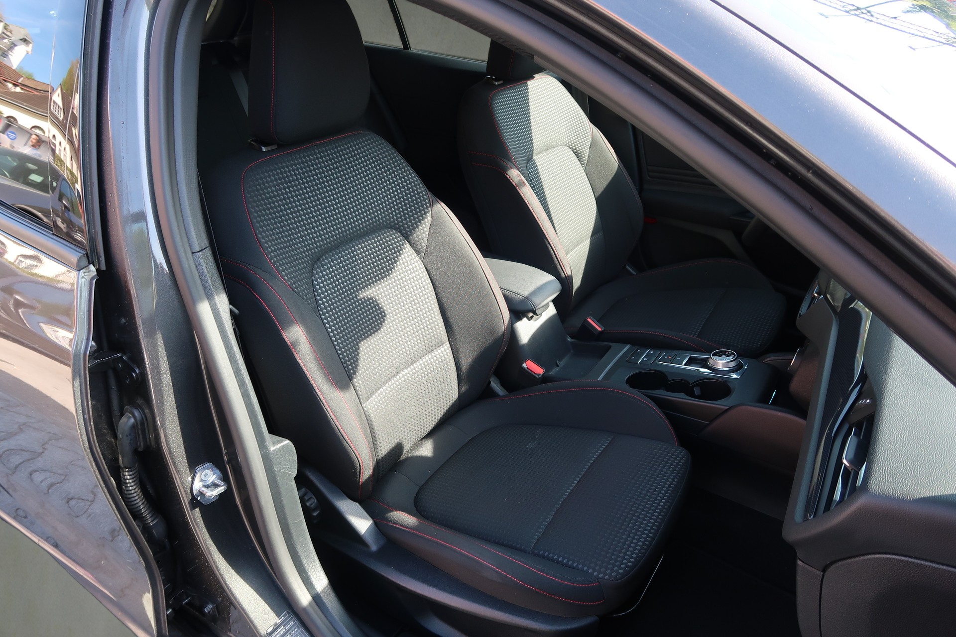 FORD Focus 1.0 SCTi ST Line Automatic-image-11
