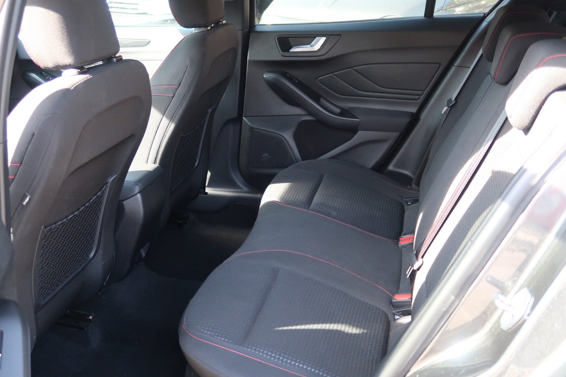 FORD Focus 1.0 SCTi ST Line Automatic-image-8