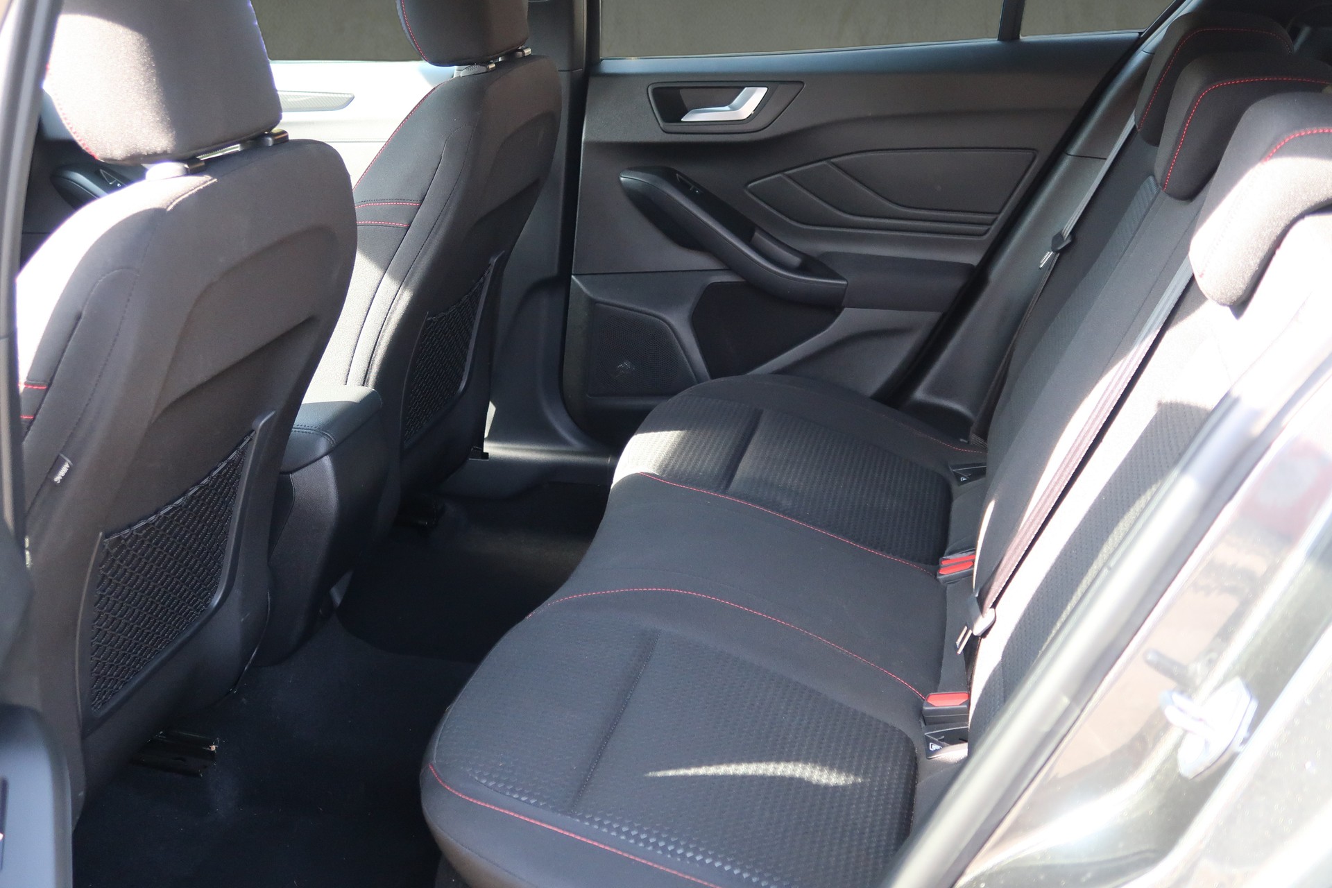 FORD Focus 1.0 SCTi ST Line Automatic-image-8