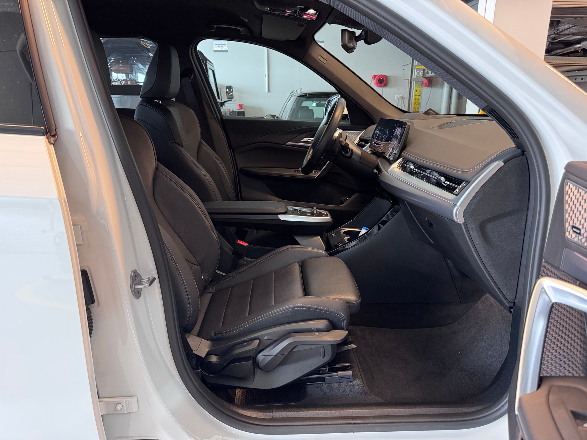 BMW X1 xDrive 23d 48V-image-8