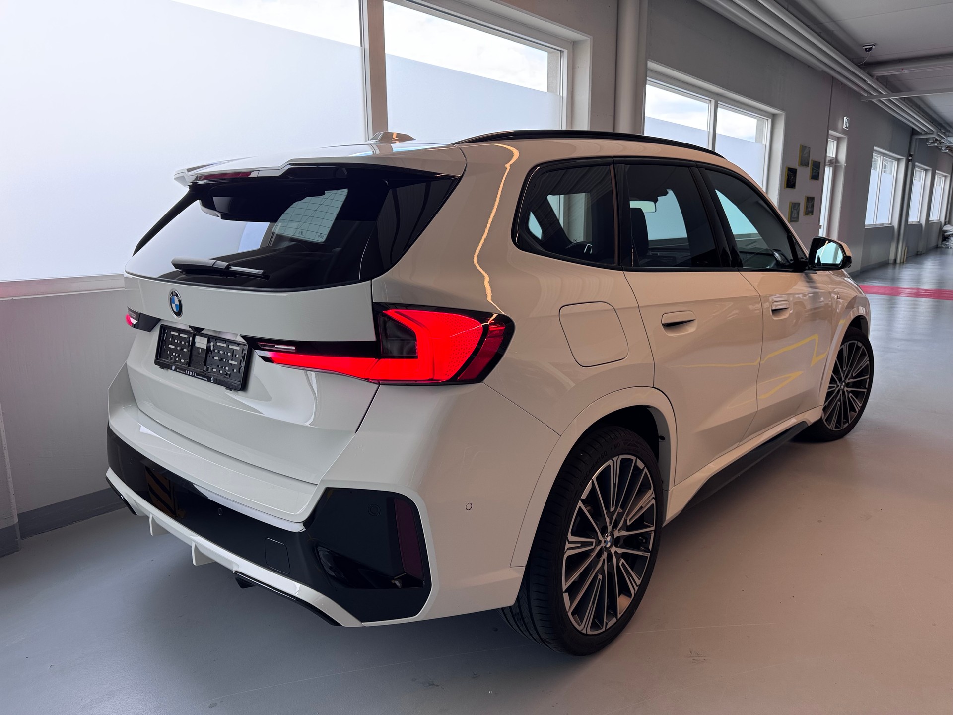 BMW X1 xDrive 23d 48V-image-3
