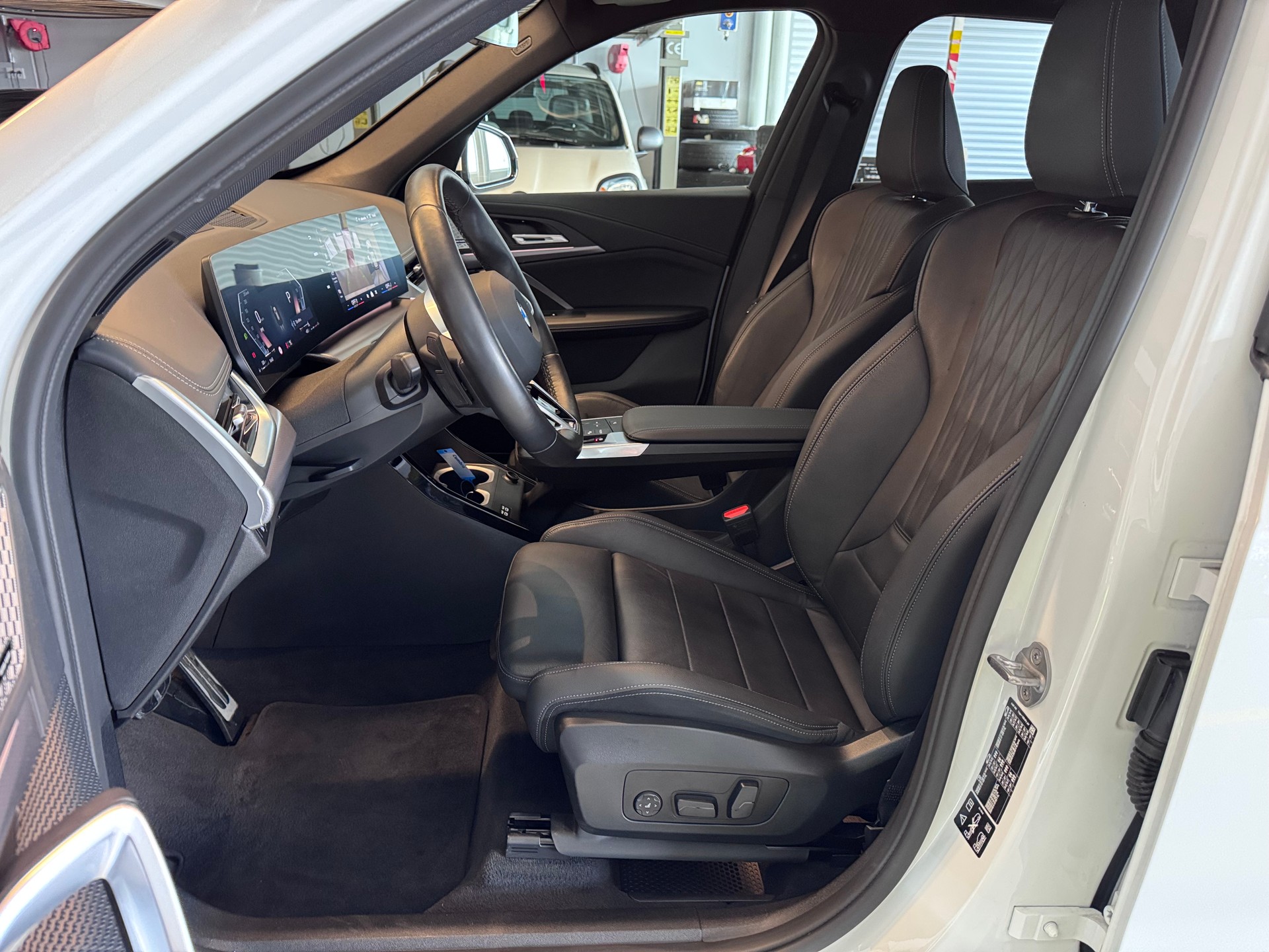 BMW X1 xDrive 23d 48V-image-7