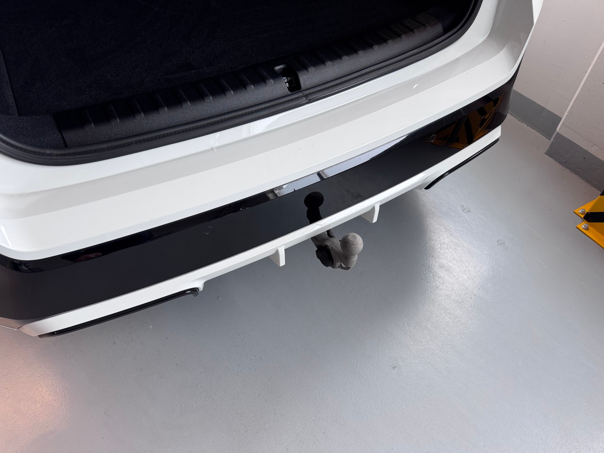 BMW X1 xDrive 23d 48V-image-12
