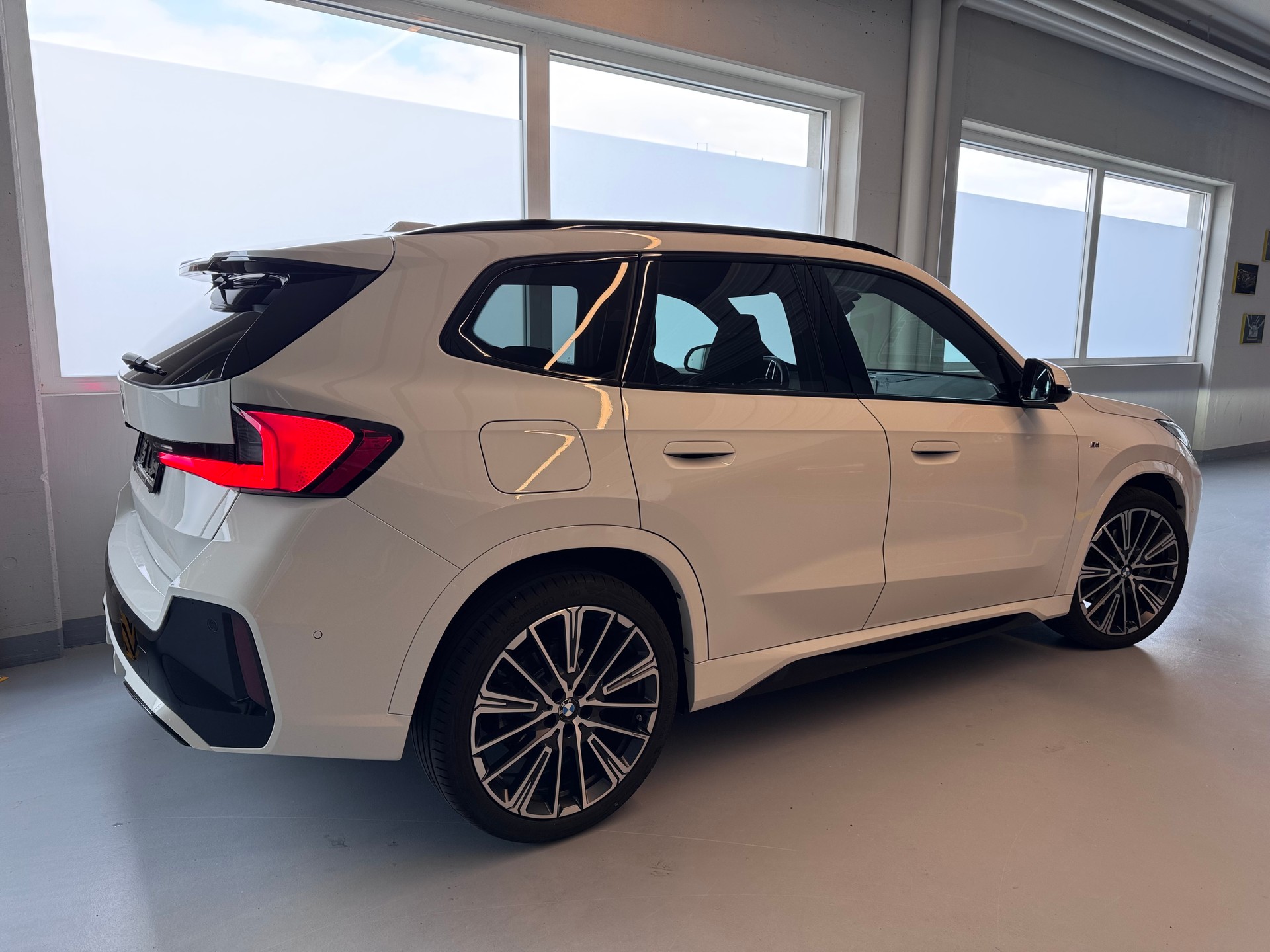 BMW X1 xDrive 23d 48V-image-2