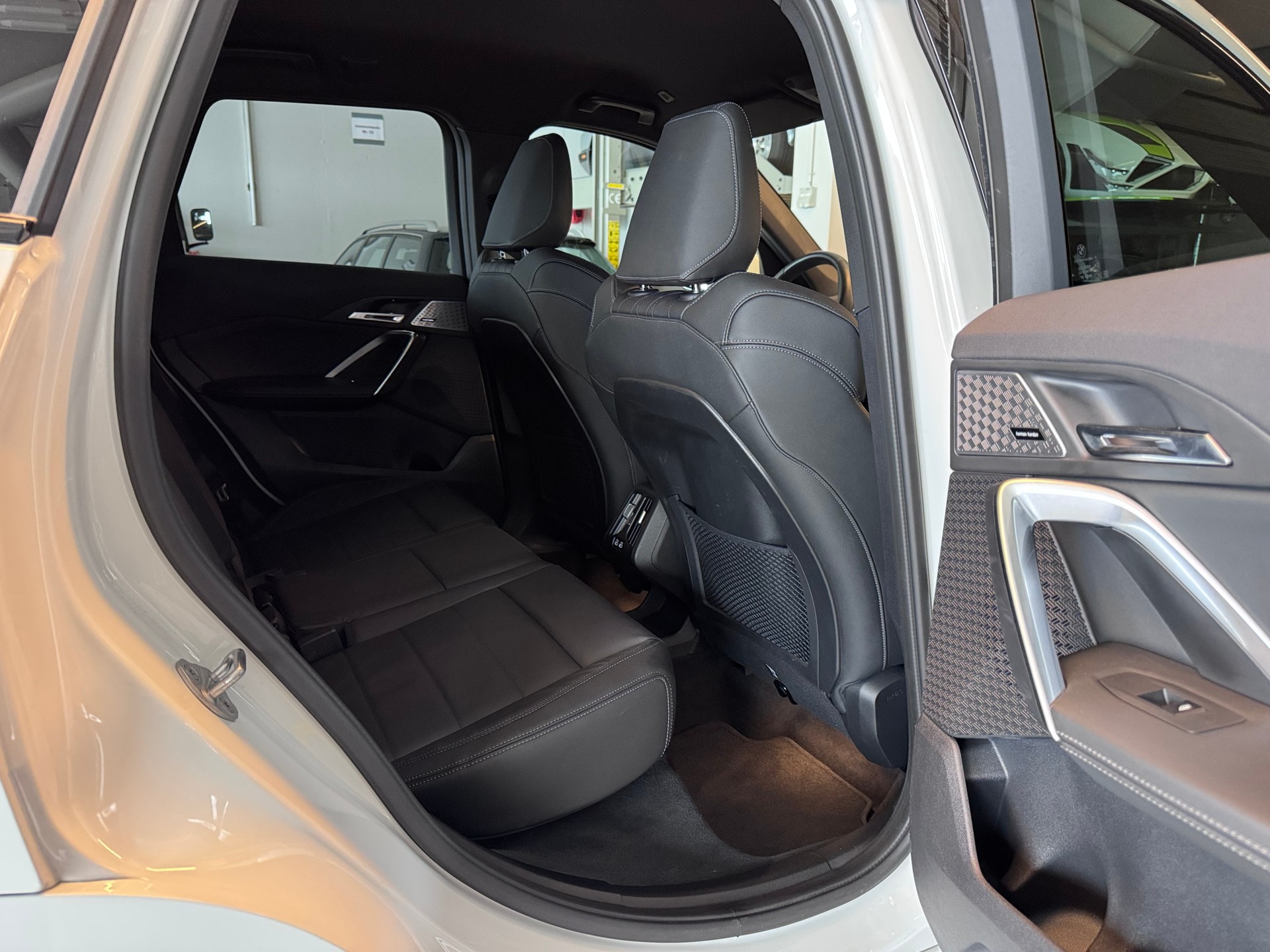 BMW X1 xDrive 23d 48V-image-10