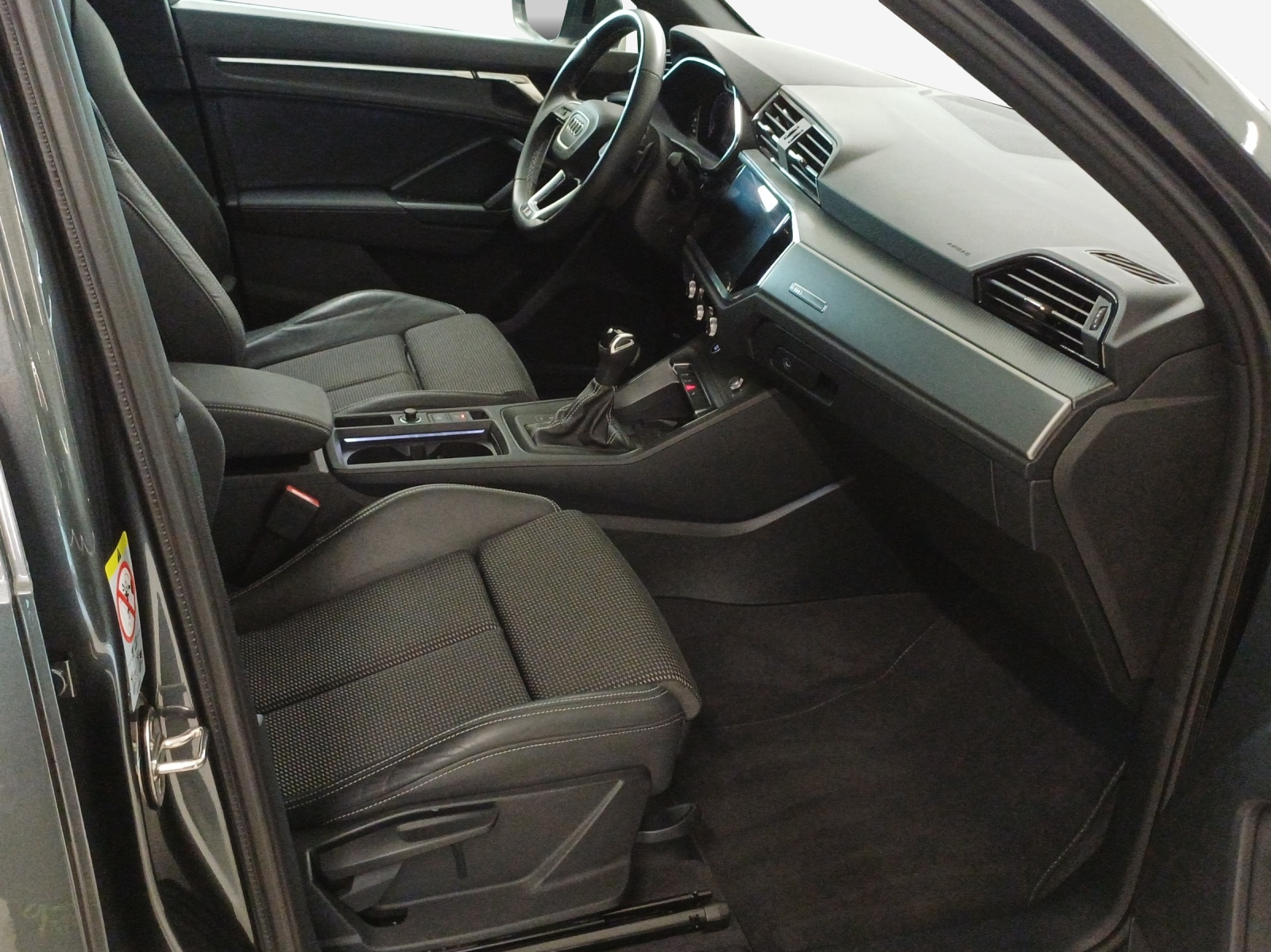 AUDI Q3 35 TFSI S line S-tronic-image-15